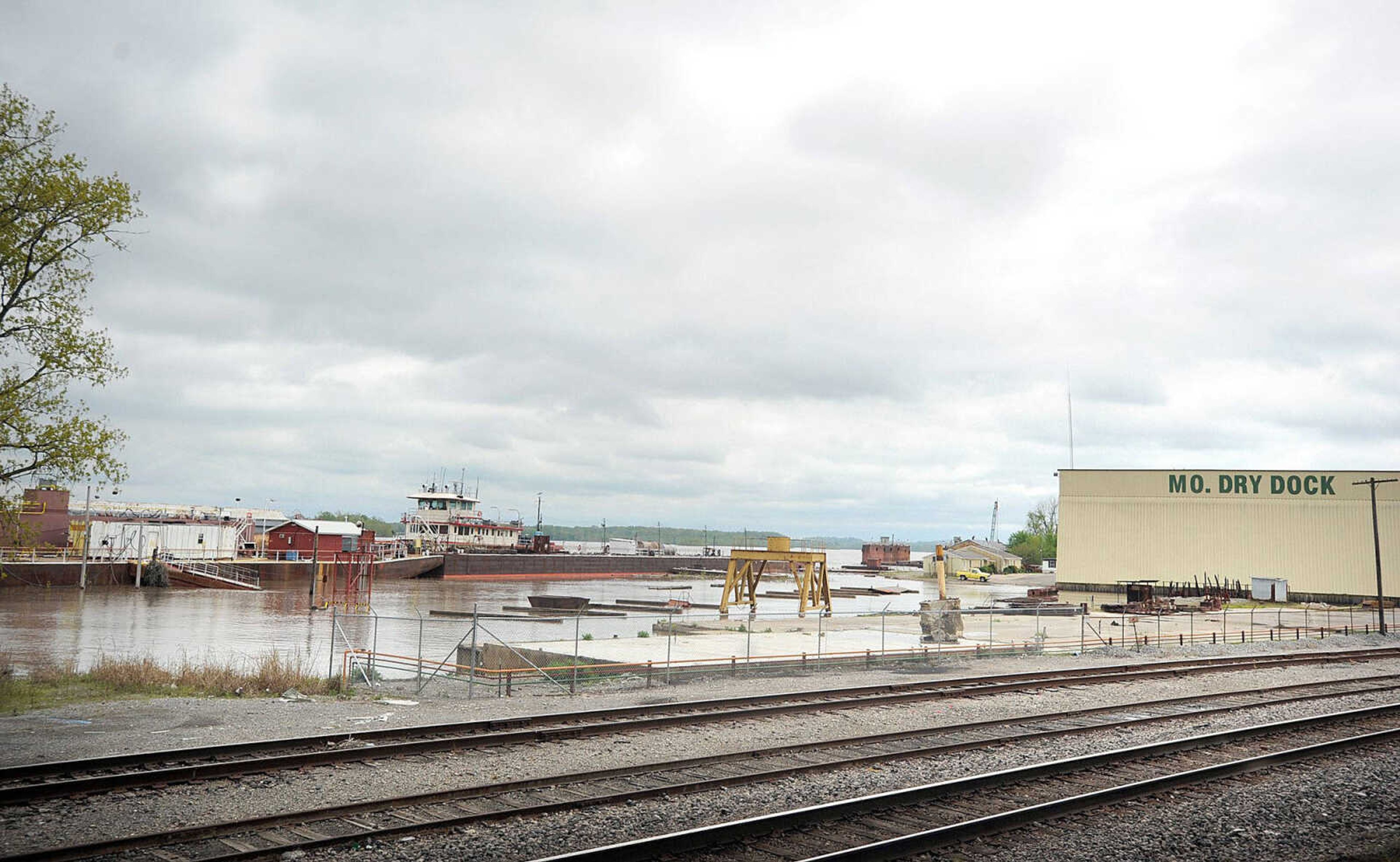 A man's body was found along the Mississippi River on Sunday morning just south of the Missouri Dry Dock in Cape Girardeau. (Laura Simon)