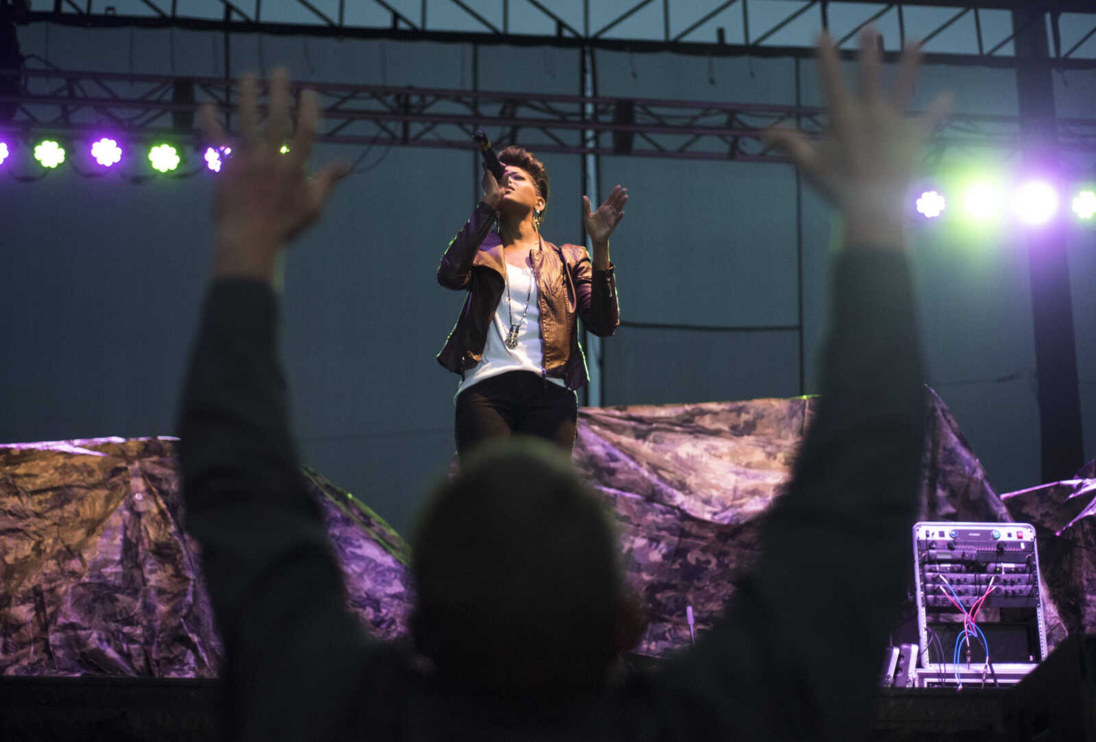 Terry Zoellner kneels in front of the stage while Jasmine Murray performs at the SEMO District Fair on September 12, 2017, in Cape Girardeau.