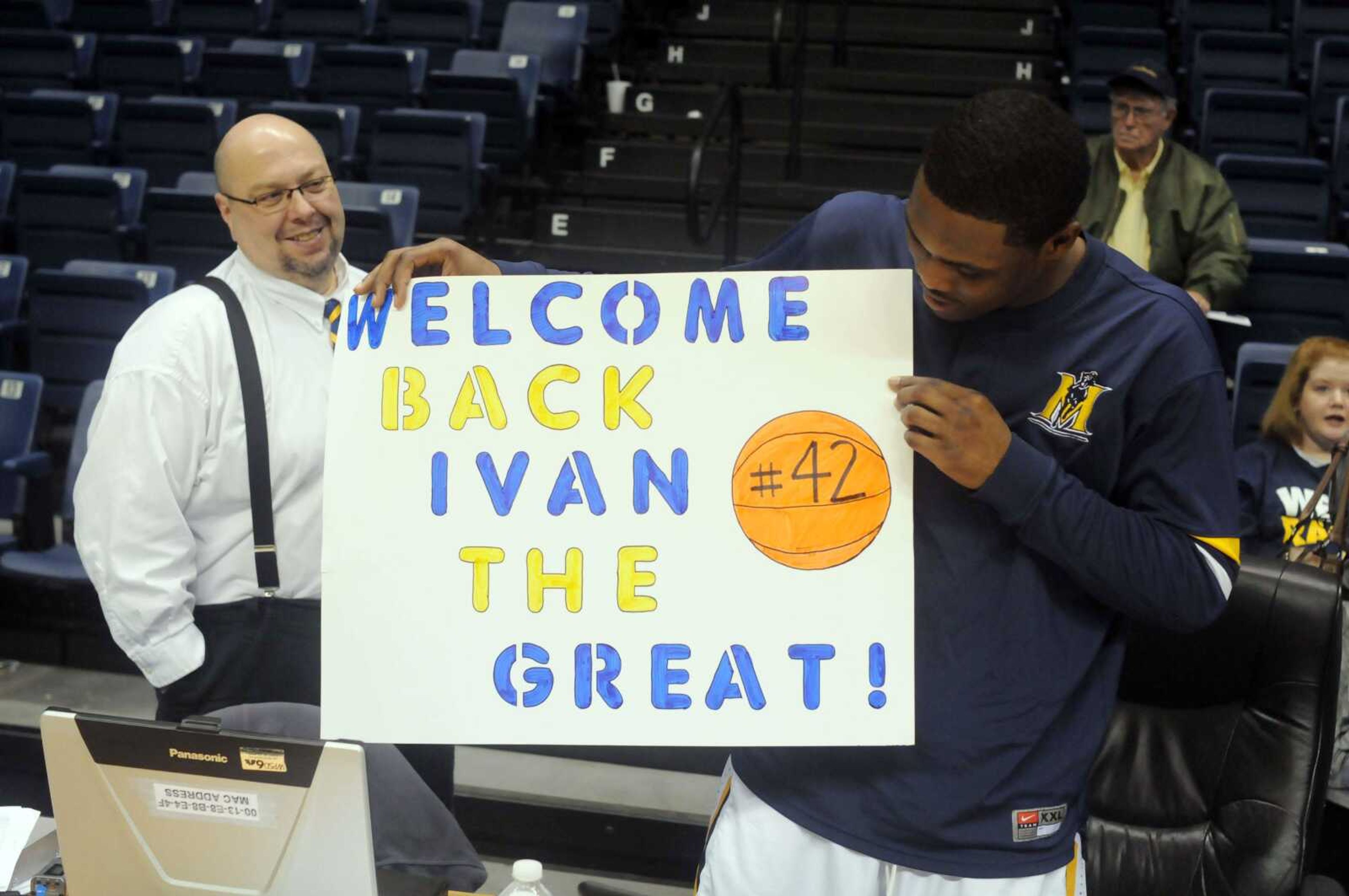 Murray State guard Ivan Aska holds a sign he received after Saturday&#8217;s 73-58 win against Eastern Illinois in Murray, Ky. Aska returned to action Saturday after missing six games with a broken hand. (JOHN WRIGHT ~ The Paducah Sun)