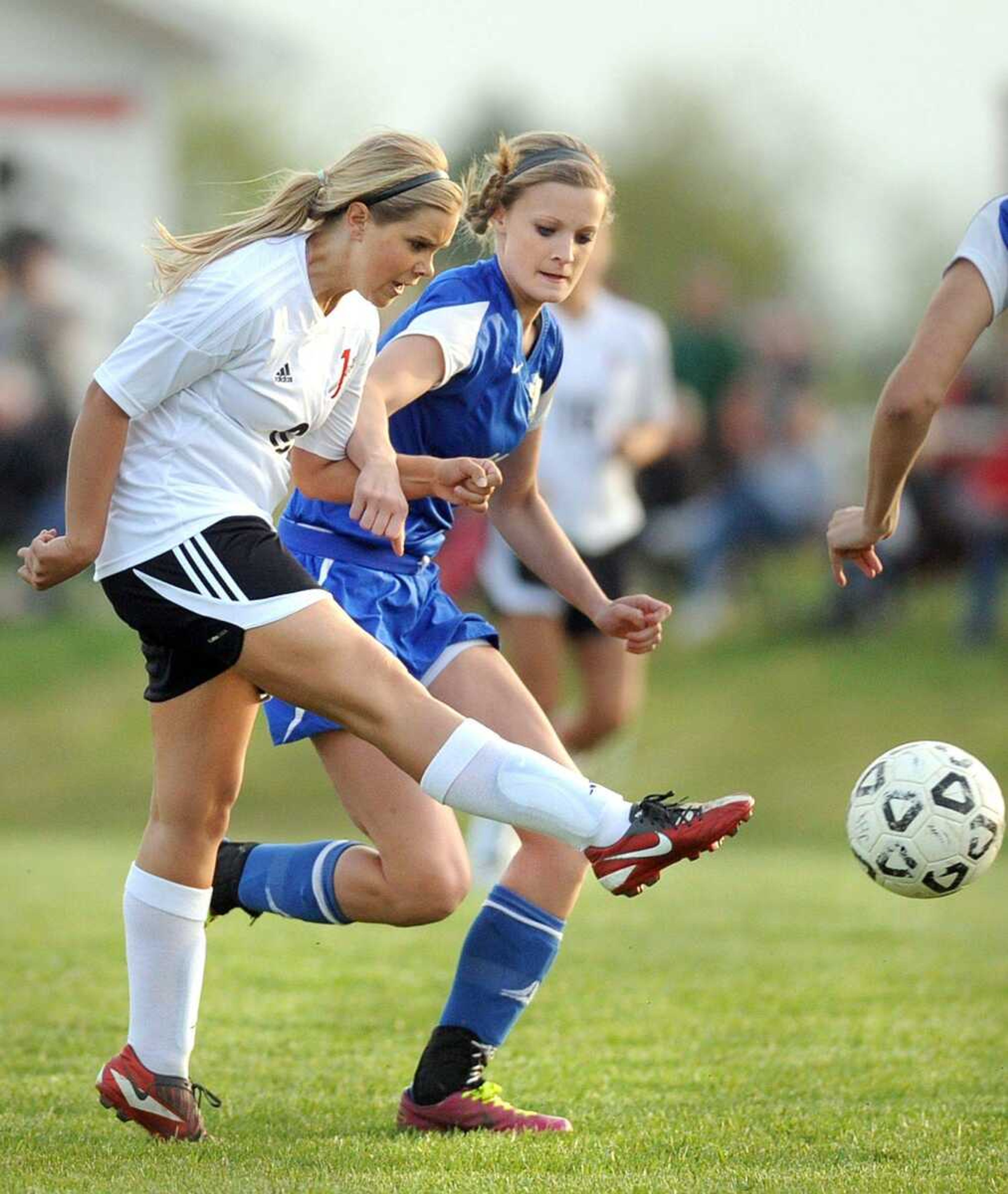 Jackson&#8217;s Jordan Myer passes past Notre Dame&#8217;s Miranda Fowler in the first half Monday in Jackson. (Laura Simon)