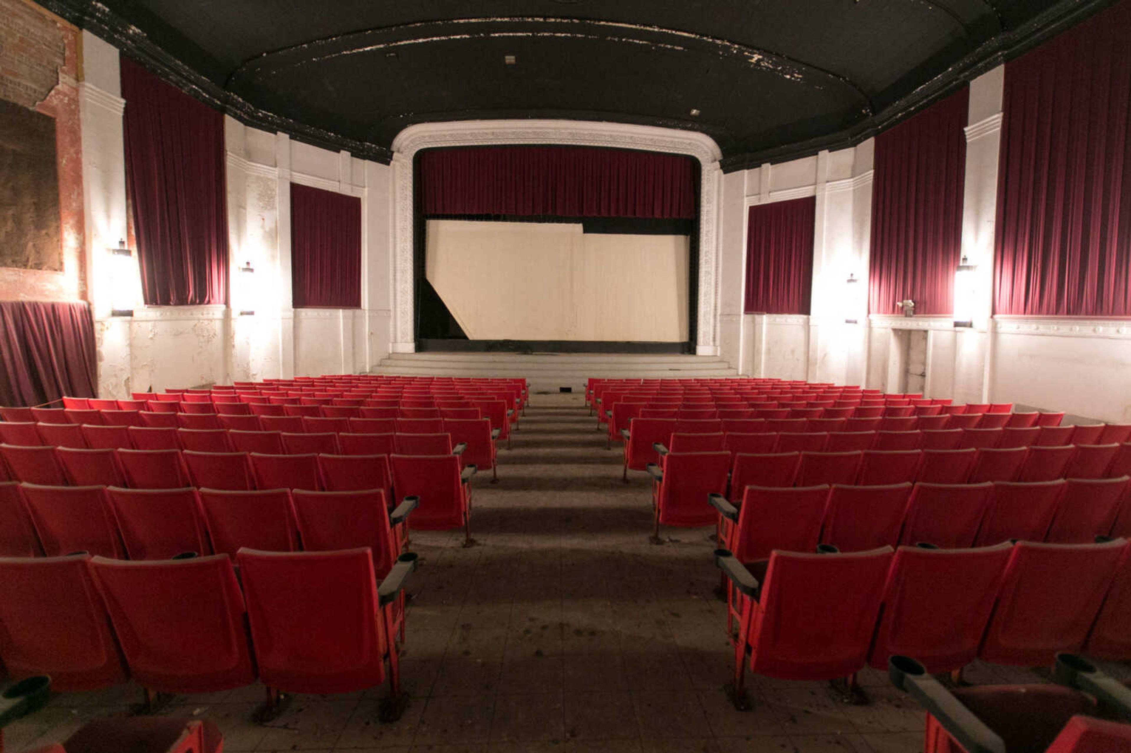 GLENN LANDBERG ~ glandberg@semissourian.com


A look at the Broadway Theater Wednesday, Feb. 10, 2016 in downtown Cape Girardeau.