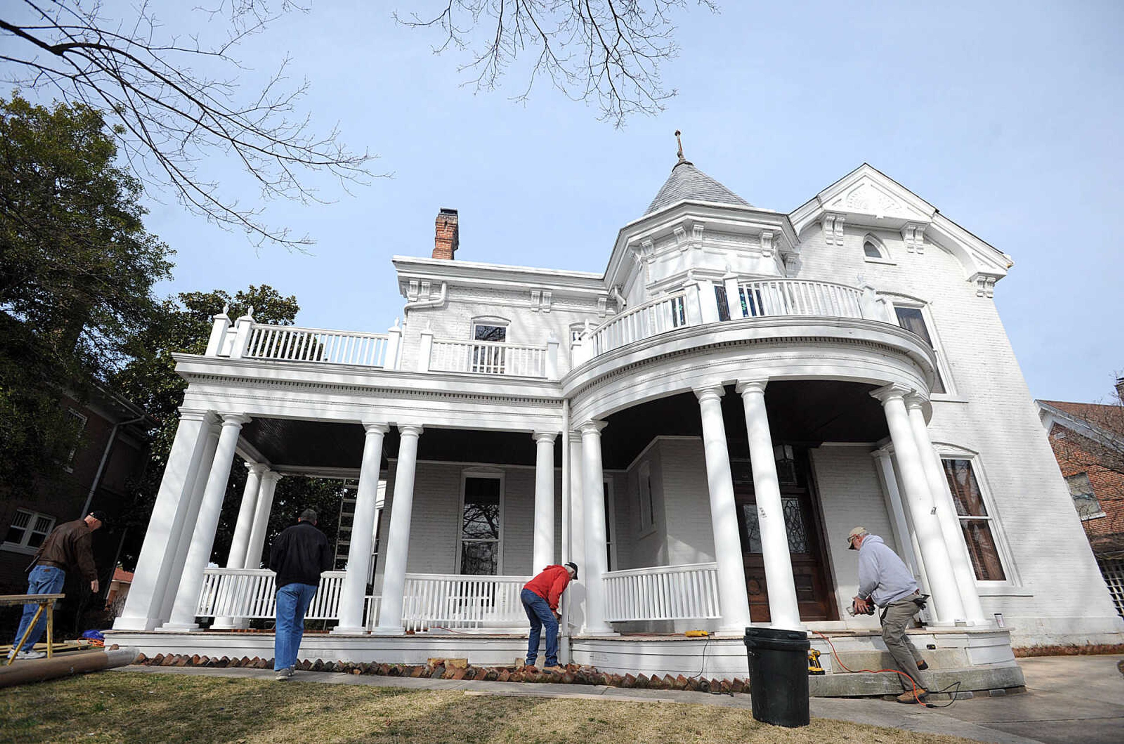 LAURA SIMON ~ lsimon@semissourian.com
Work on the exterior of the Glenn House continues Friday morning, March 15, 2013 in Cape GIrardeau.