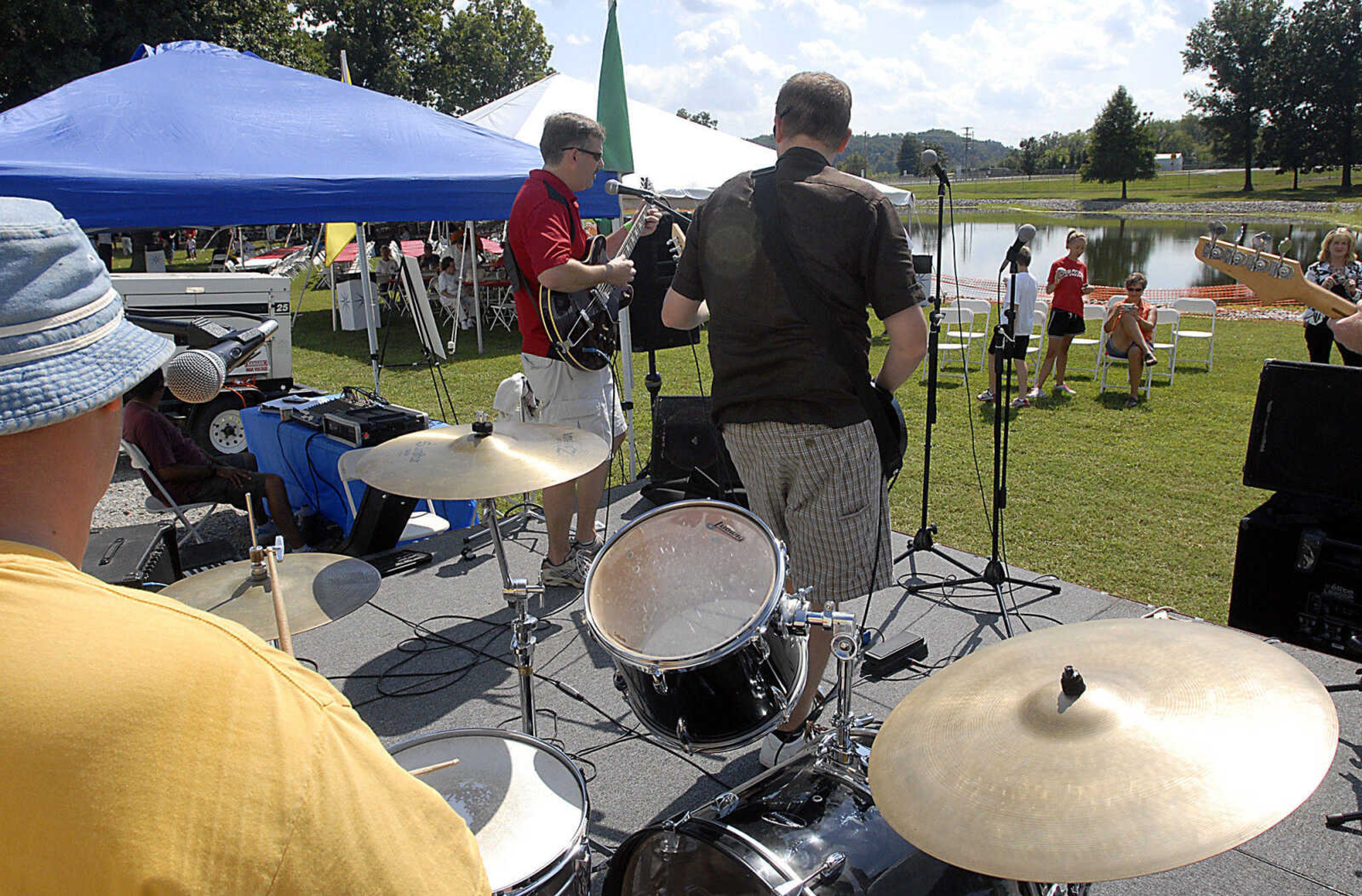 KIT DOYLE ~ kdoyle@semissourian.com
The Procter & Gamble 40 Year Celebration at the Cape Girardeau Plant included bands and a talent show among other activities.