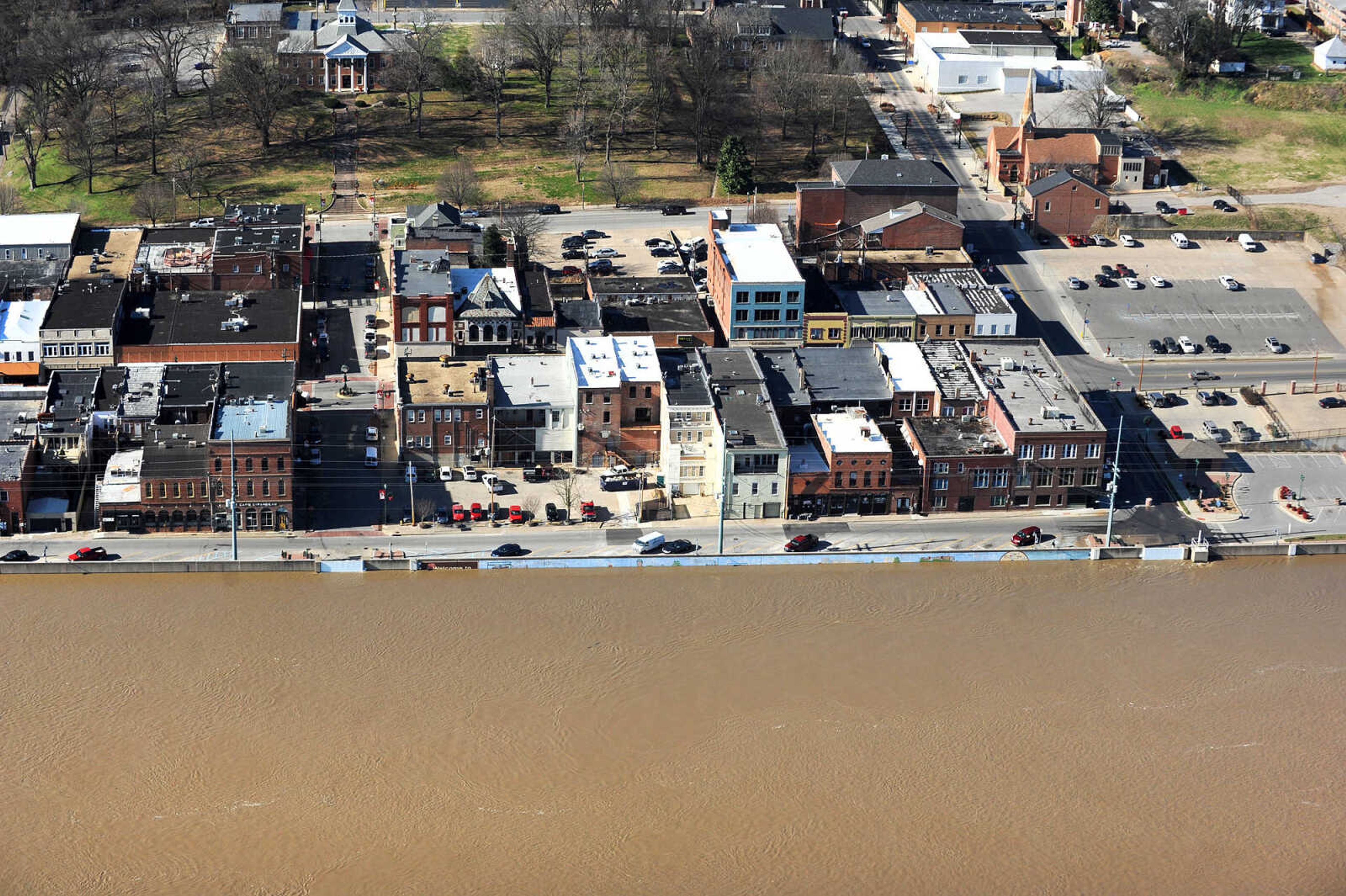 LAURA SIMON ~ lsimon@semissourian.com

The swollen Mississippi River is held back by the flood wall in downtown Cape Girardeau, Saturday, Jan. 2, 2016.