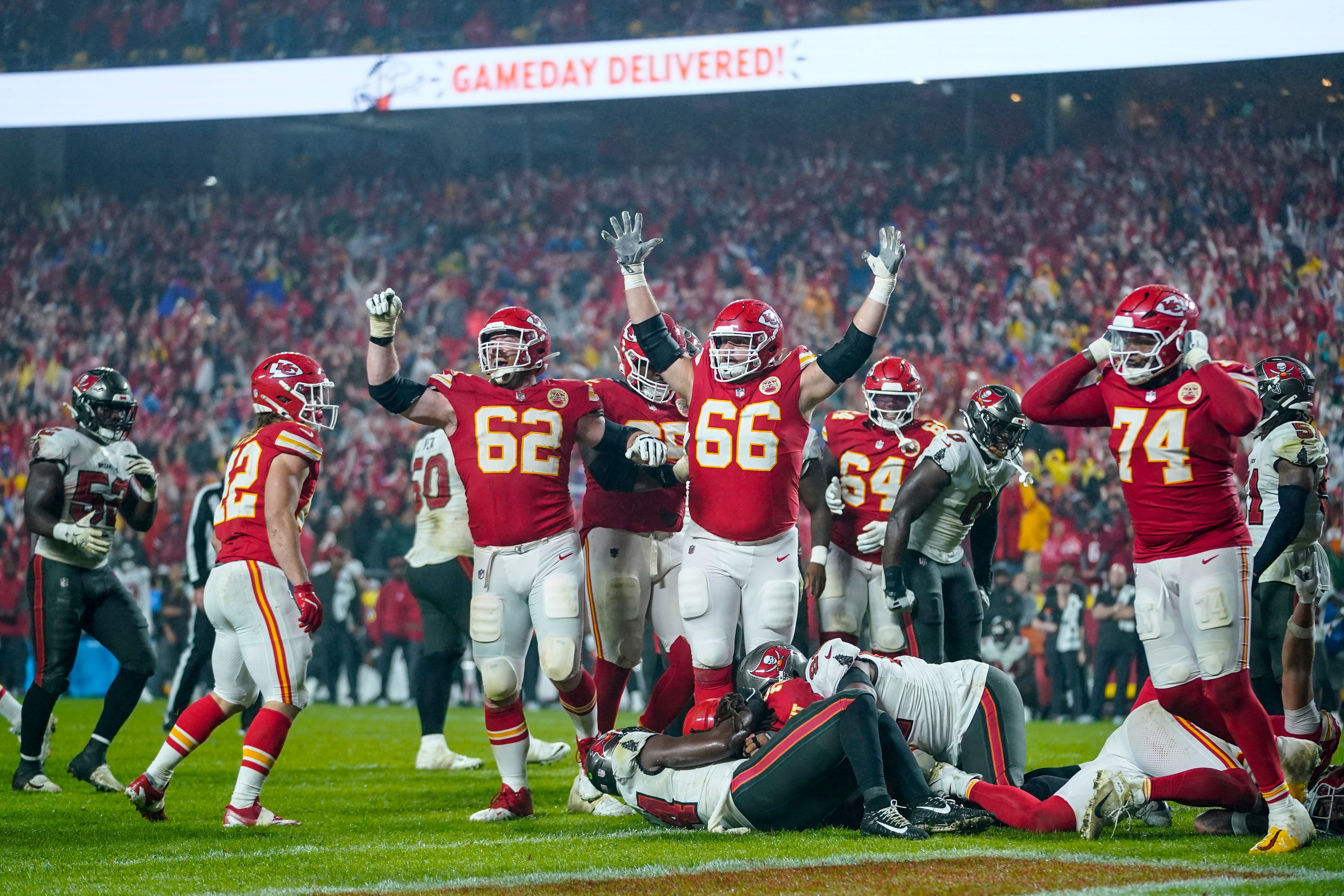 The Kansas City Chiefs celebrate a touchdown and win against the Tampa Bay Buccaneers during overtime of an NFL football game, Monday, Nov. 4, 2024, in Kansas City, Mo. (AP Photo/Ed Zurga)