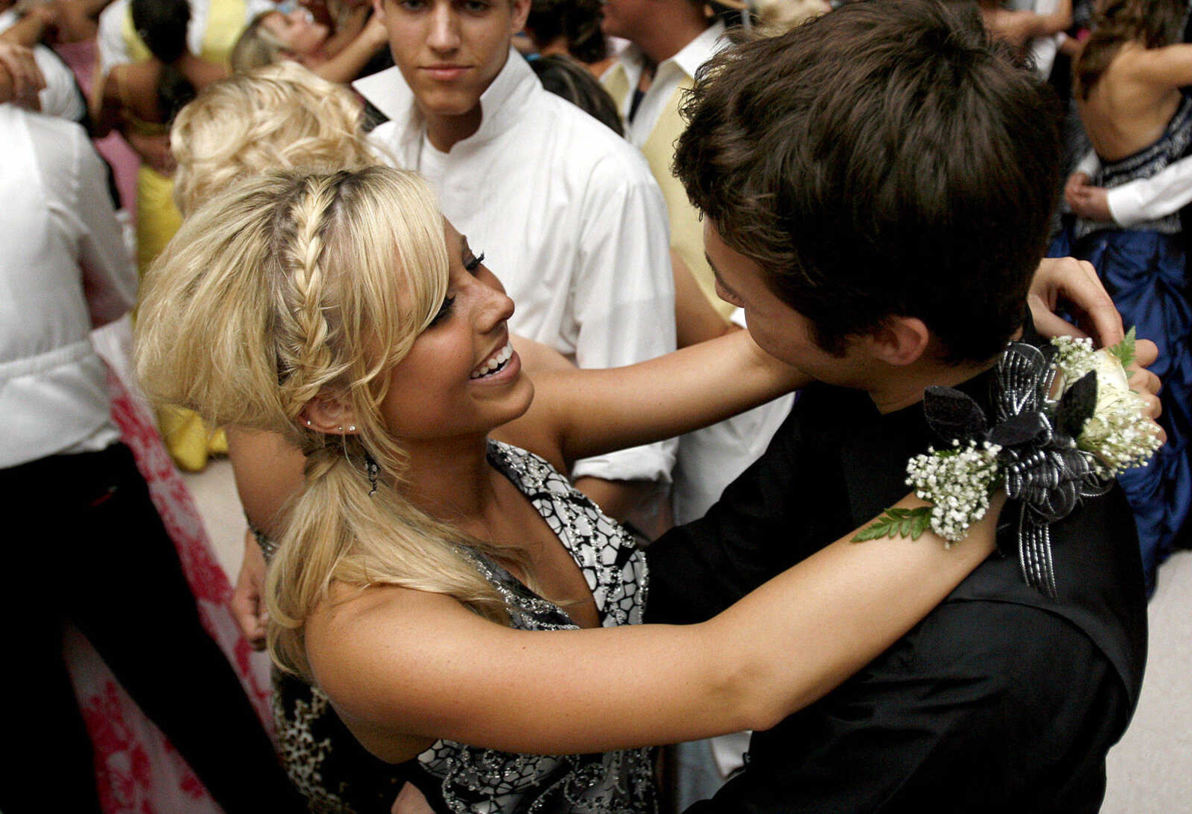 ELIZABETH DODD ~ edodd@semissourian.com
Photos from the 2009 Jackson High School Prom May 9 at the Osage Center.