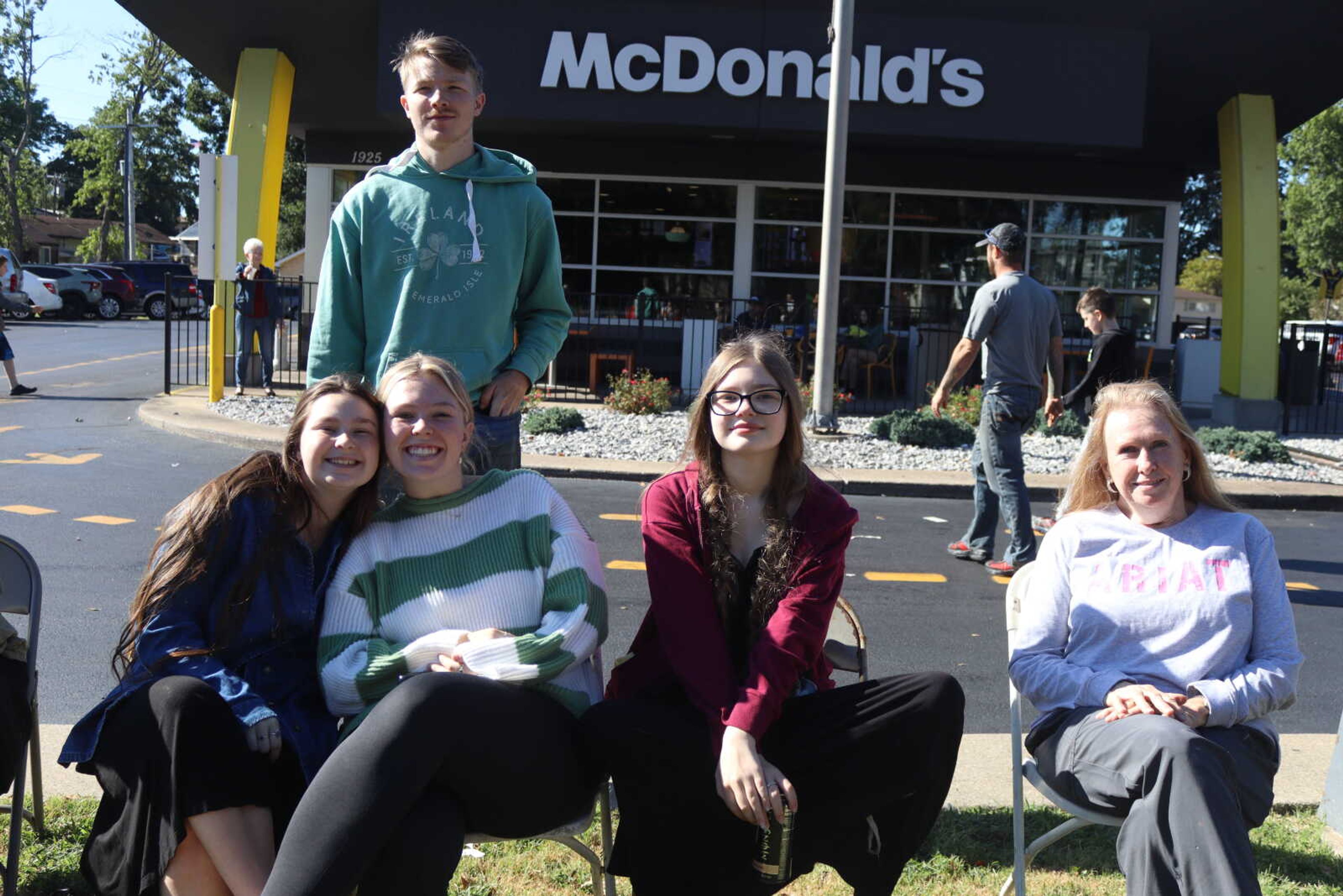 Kitana Andrews, Issac Andrews, Ellie Carlton, Olivia Andrews and Rose Myers are ready for the parade.