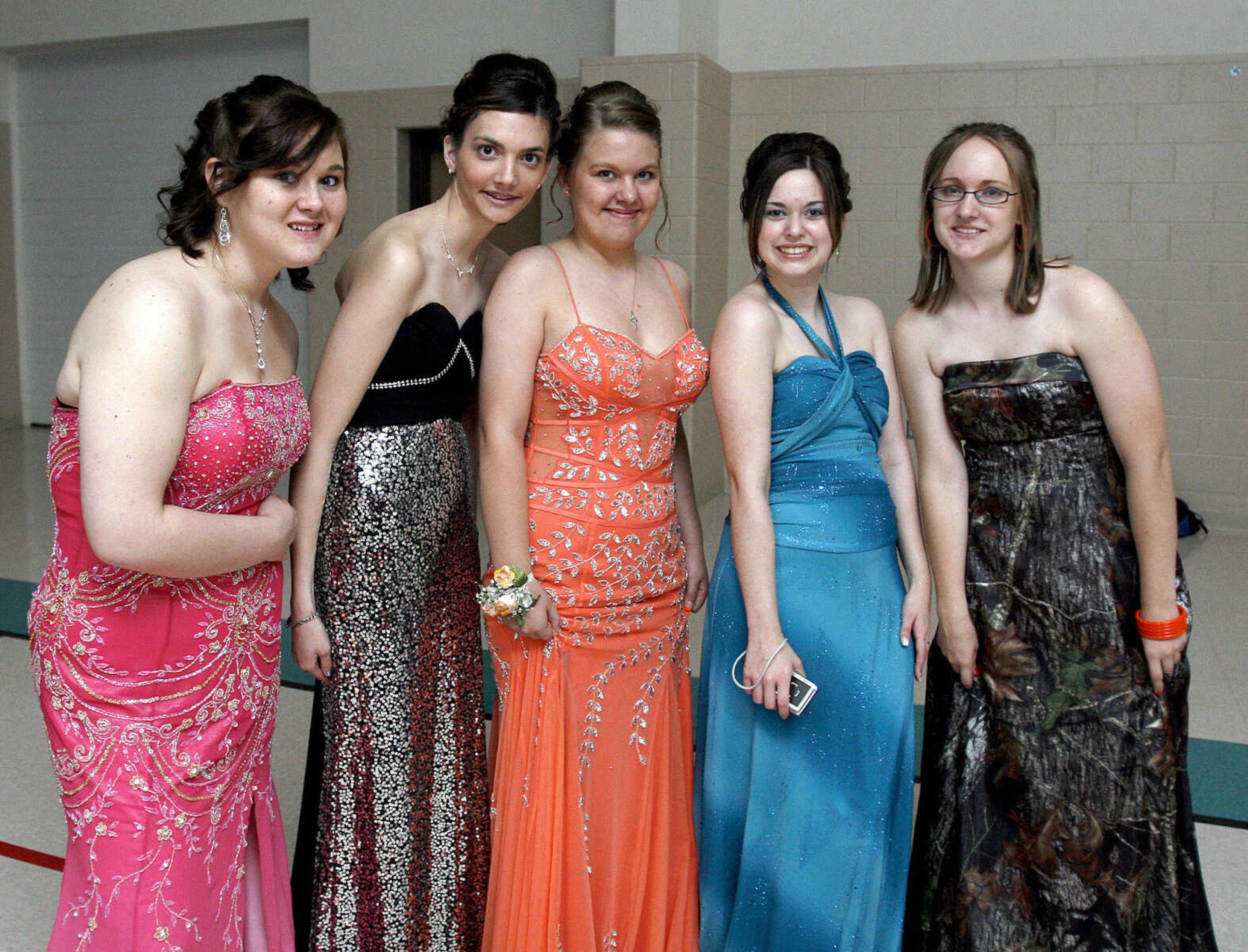 ELIZABETH DODD ~ edodd@semissourian.com
Photos from the 2009 Jackson High School Prom May 9 at the Osage Center.