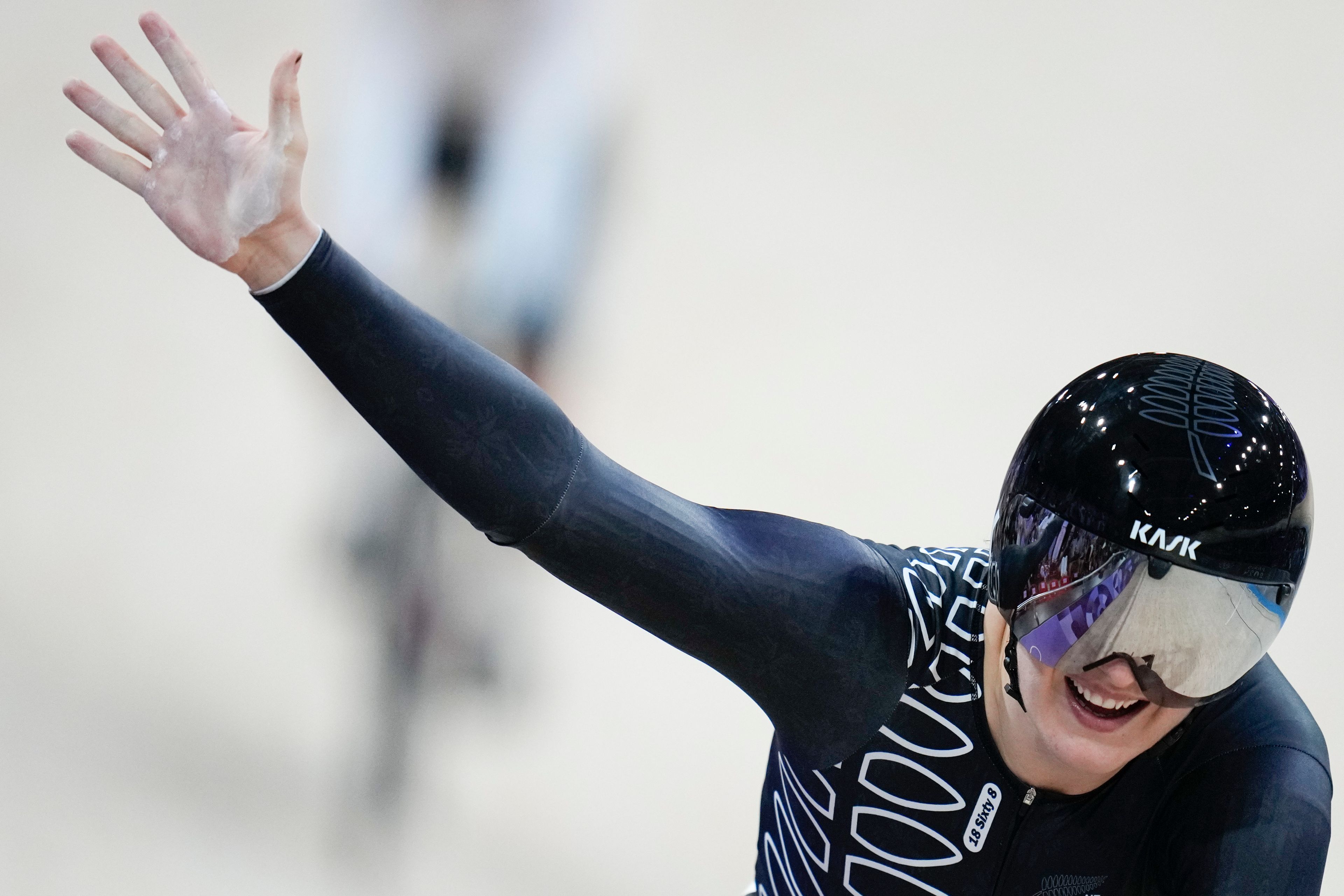 Ellesse Andrews of New Zealand celebrates winning the gold medal in the women's sprint event, at the Summer Olympics, Sunday, Aug. 11, 2024, in Paris, France. (AP Photo/Ricardo Mazalan)