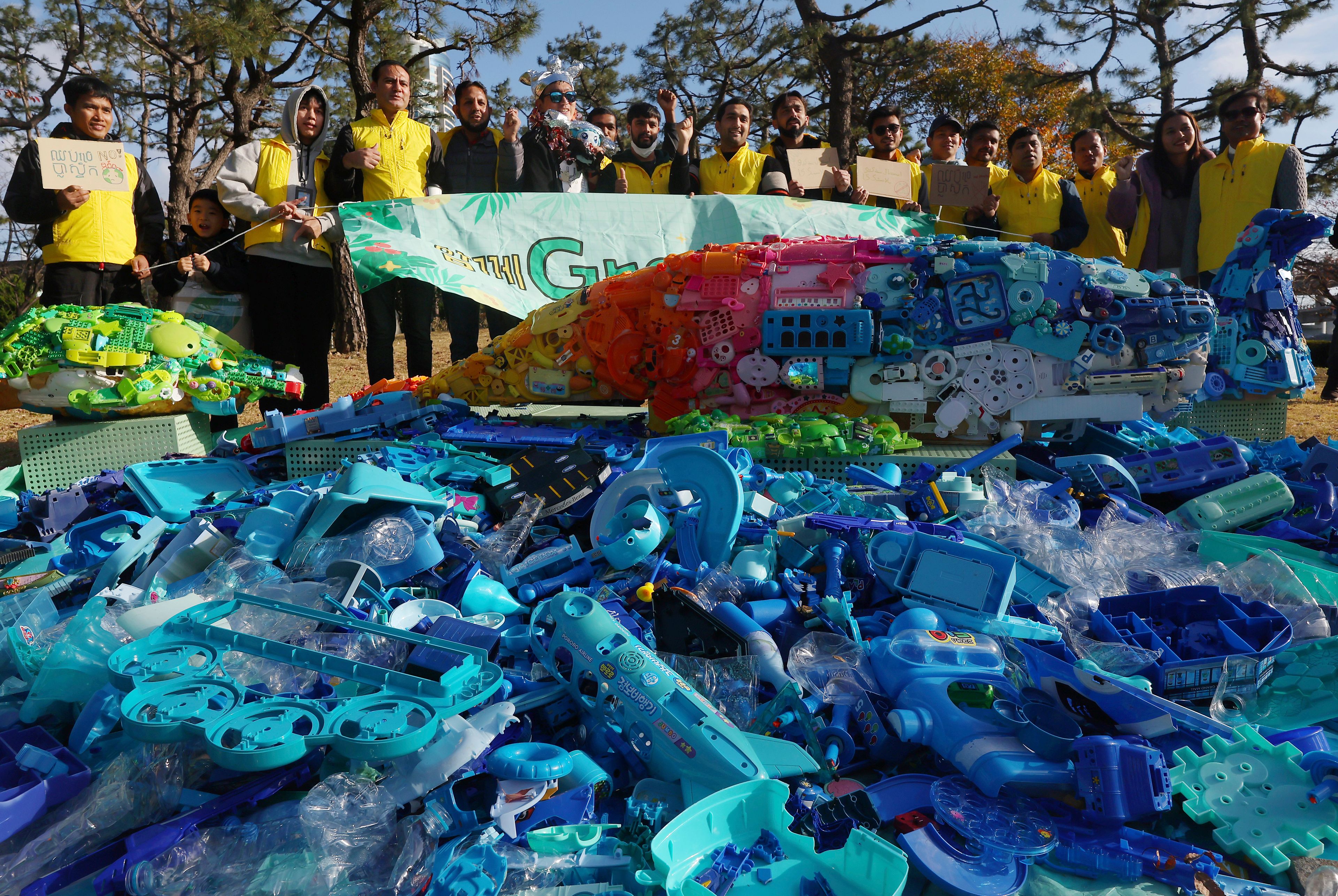 In South Korea, nations meet in final round to address global plastic crisis