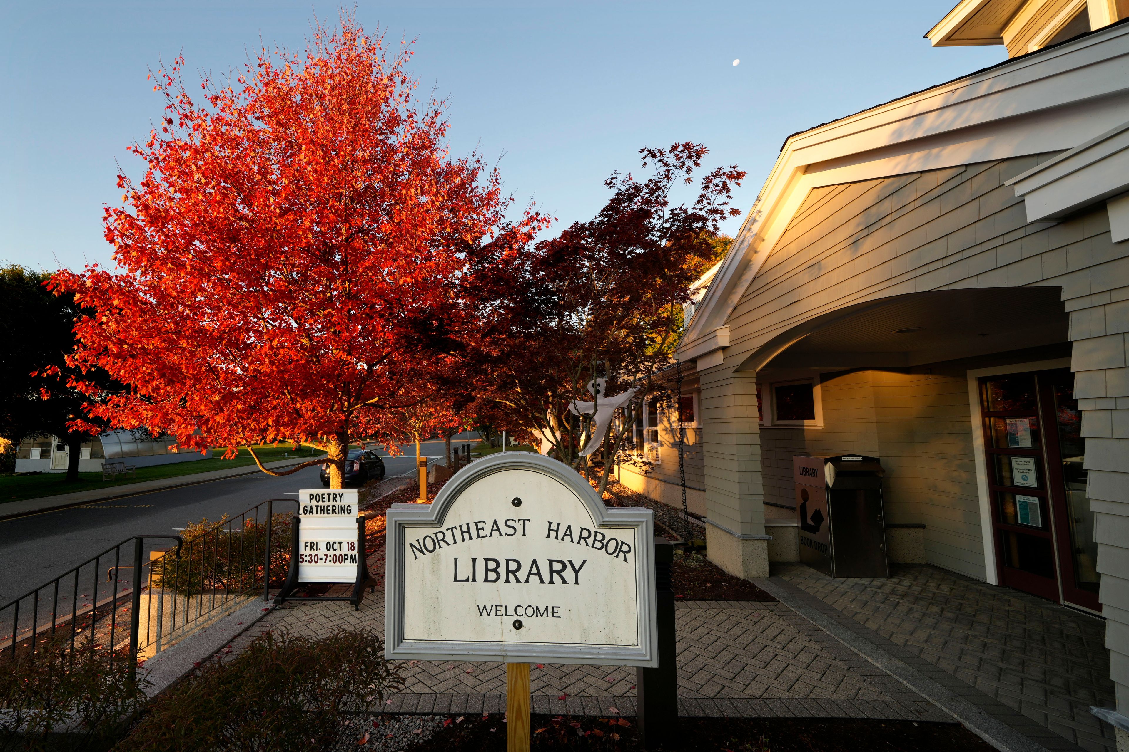 The Northeast Harbor Library, a beneficiary of Leonard Leo, is seen Sunday, Oct. 20, 2024, in Northeast Harbor, Maine. (AP Photo/Robert F. Bukaty)