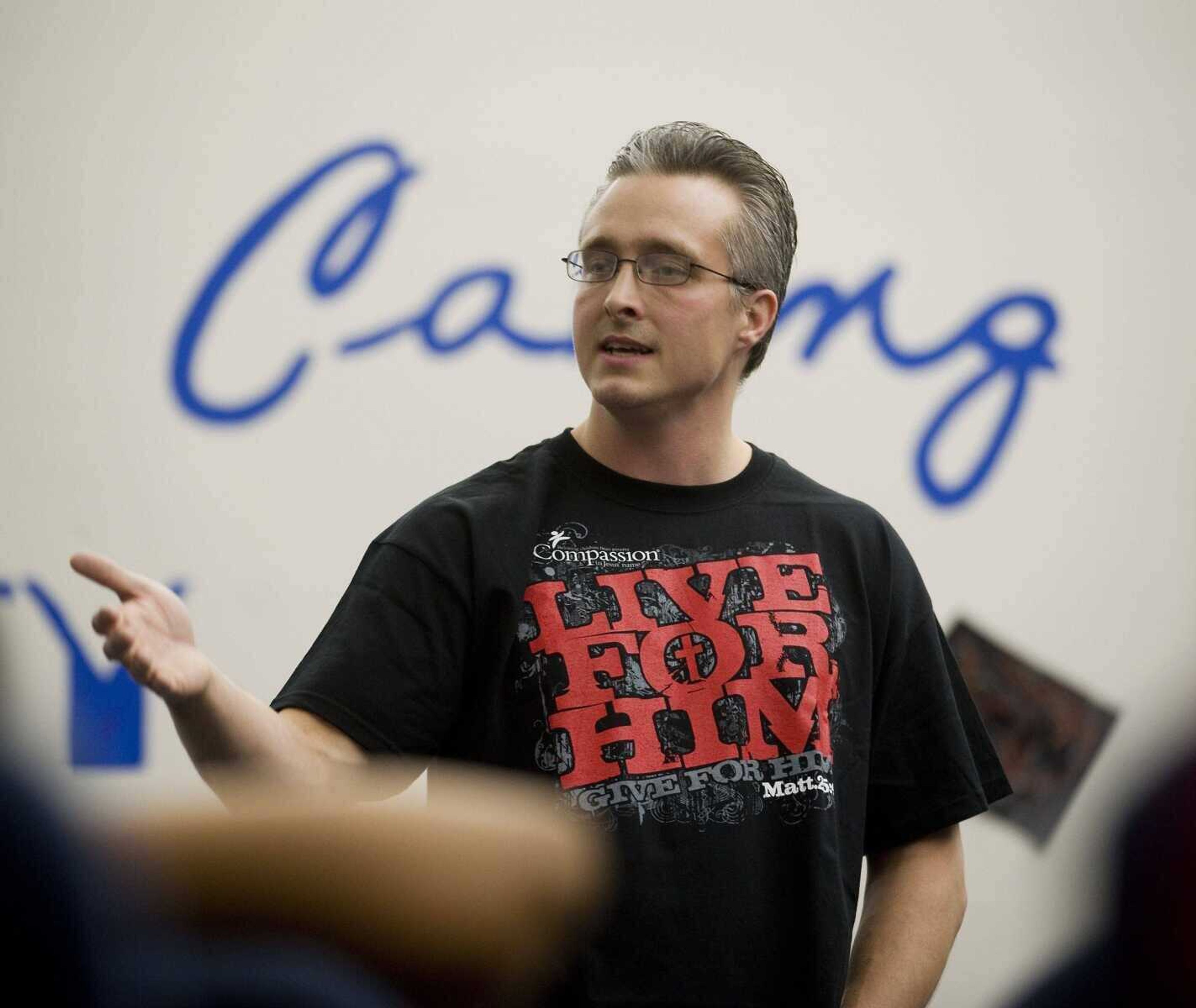 Josh Kezer speaks to a group of children in Columbia, Missouri.