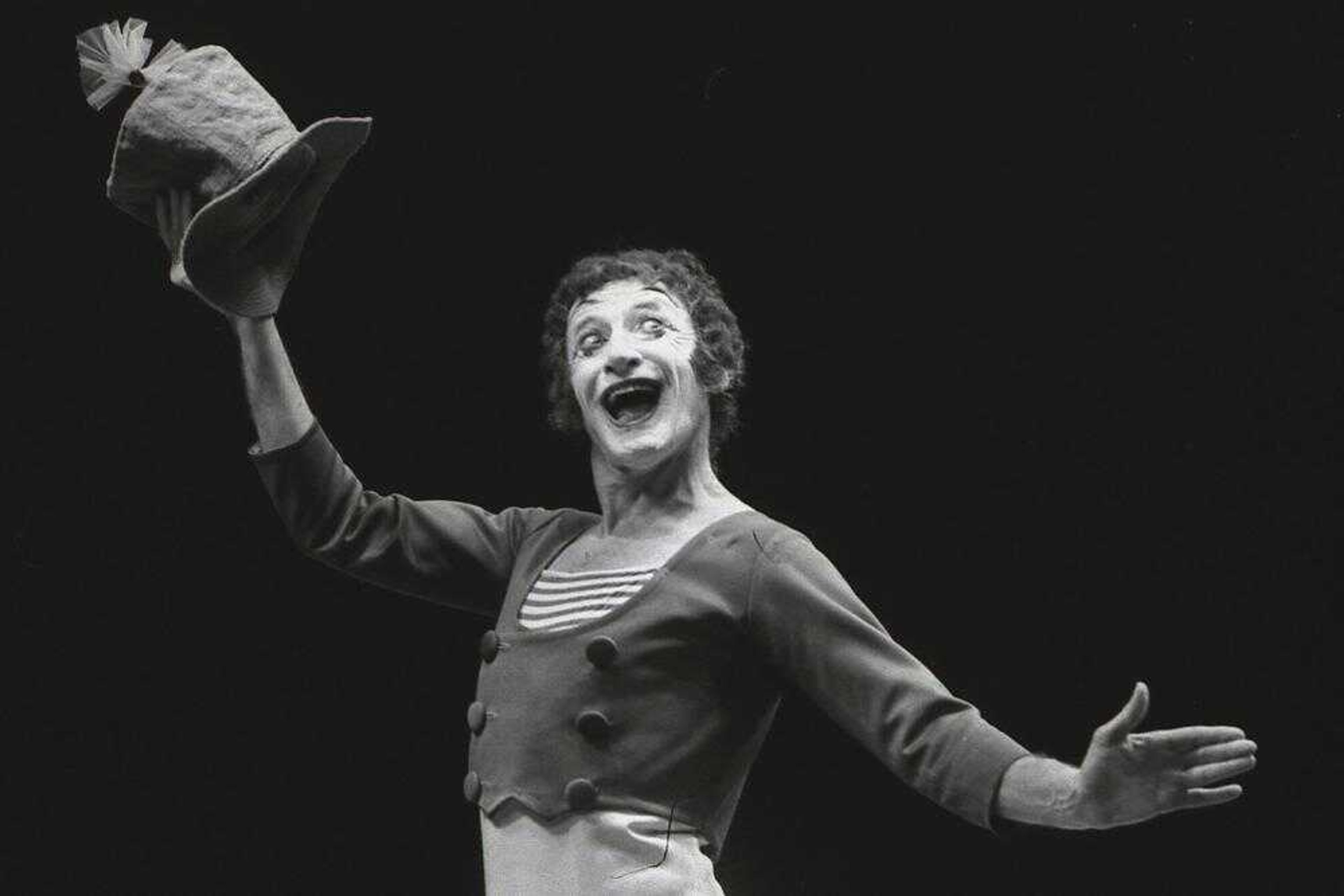 French mime artist Marcel Marceau rehearsed his show at the Porte Saint-Martin theater in Paris, on Oct. 19, 1978. (Cardenas, file)