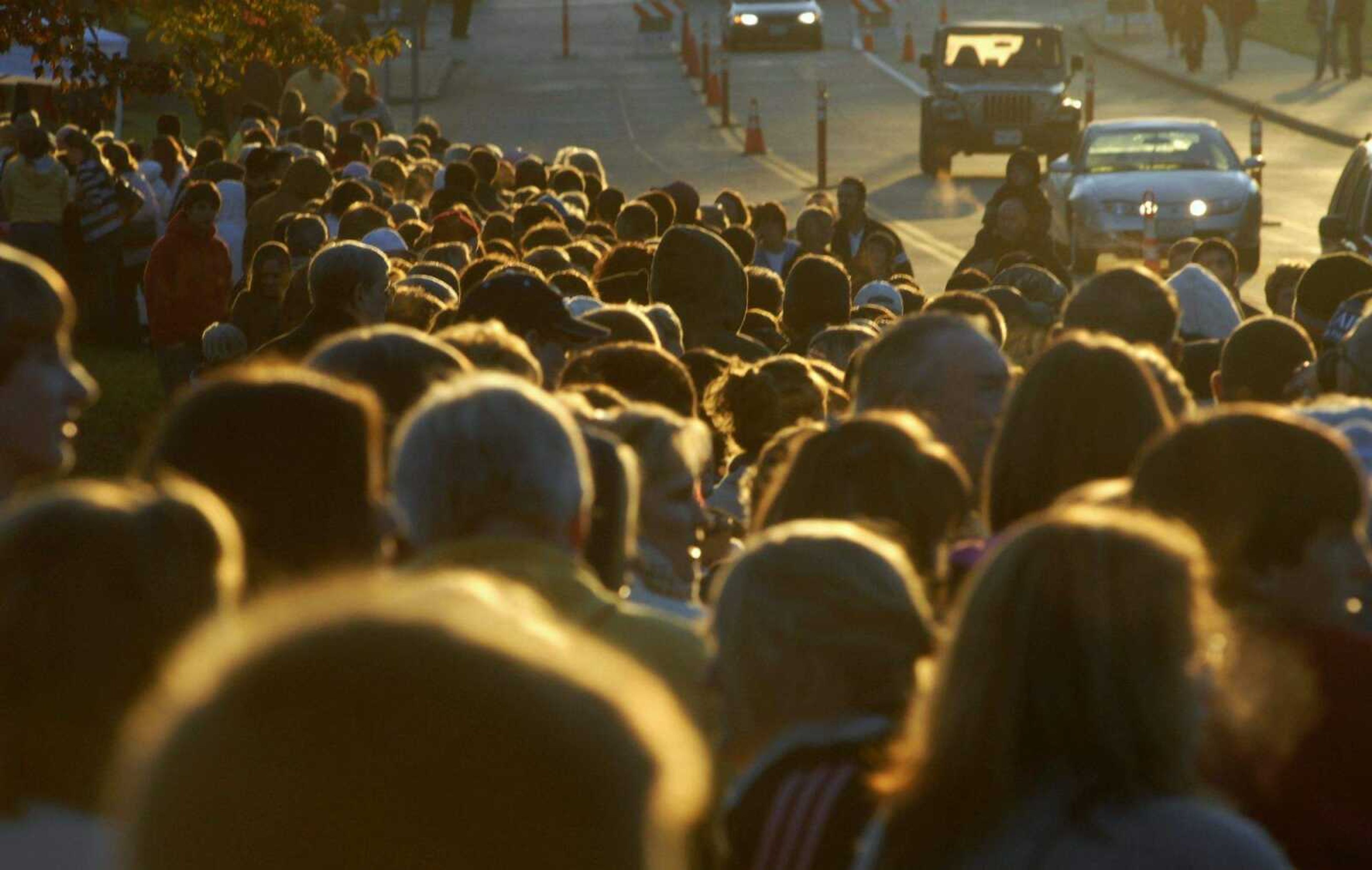 CHUCK WU ~ cwu@semissourian.com
A crowd of 7800 people wait in line to get in the Show Me Center early Thursday morning.