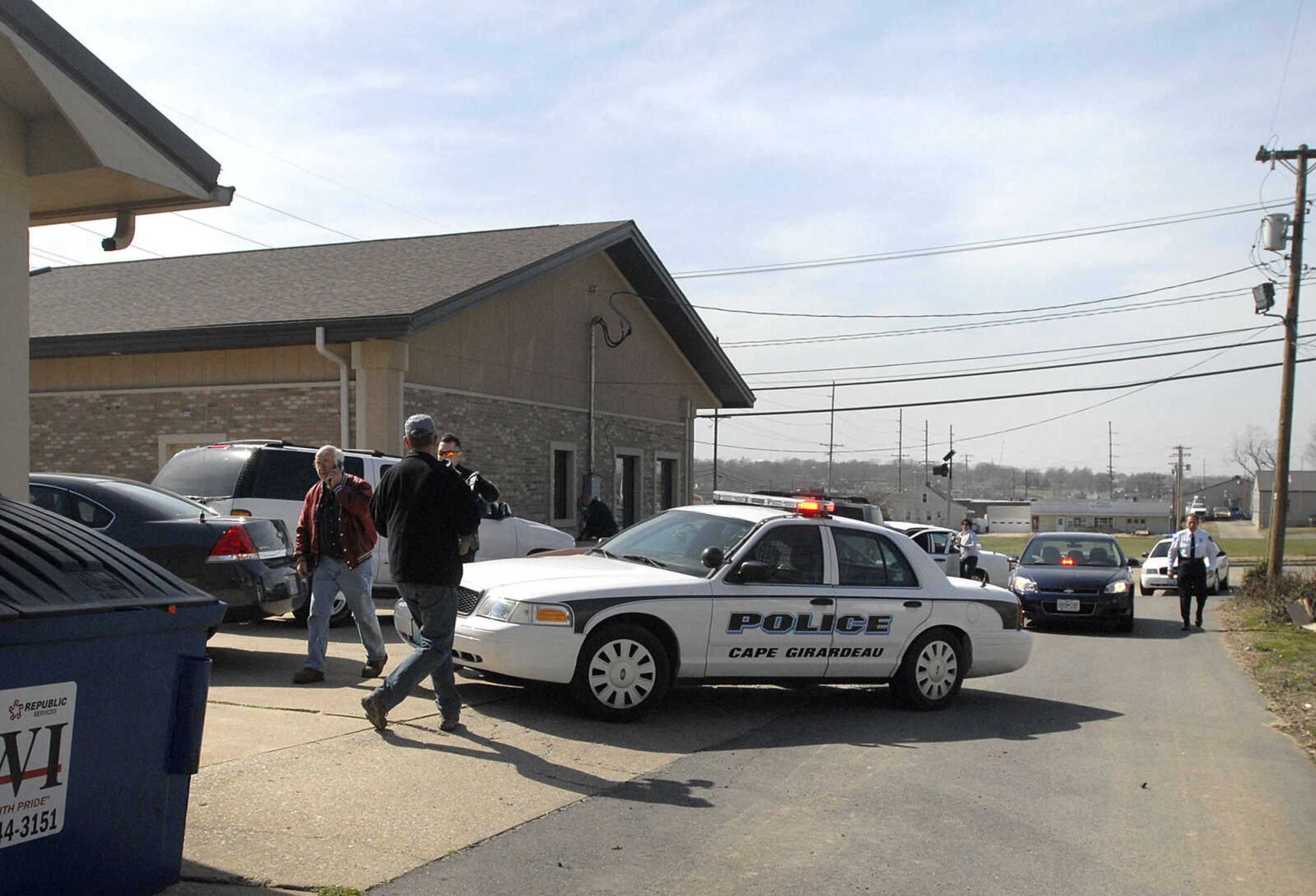 LAURA SIMON ~ lsimon@semissourian.com
Cape Girardeau emergency responders work the scene of a victim of a self-inflicted gun shot wound outside Dan's Key and Lock Tuesday afternoon, March 6, 2012. Police say the man is a suspect in a Sunday assault along Cape LaCroix Recreational Trail.