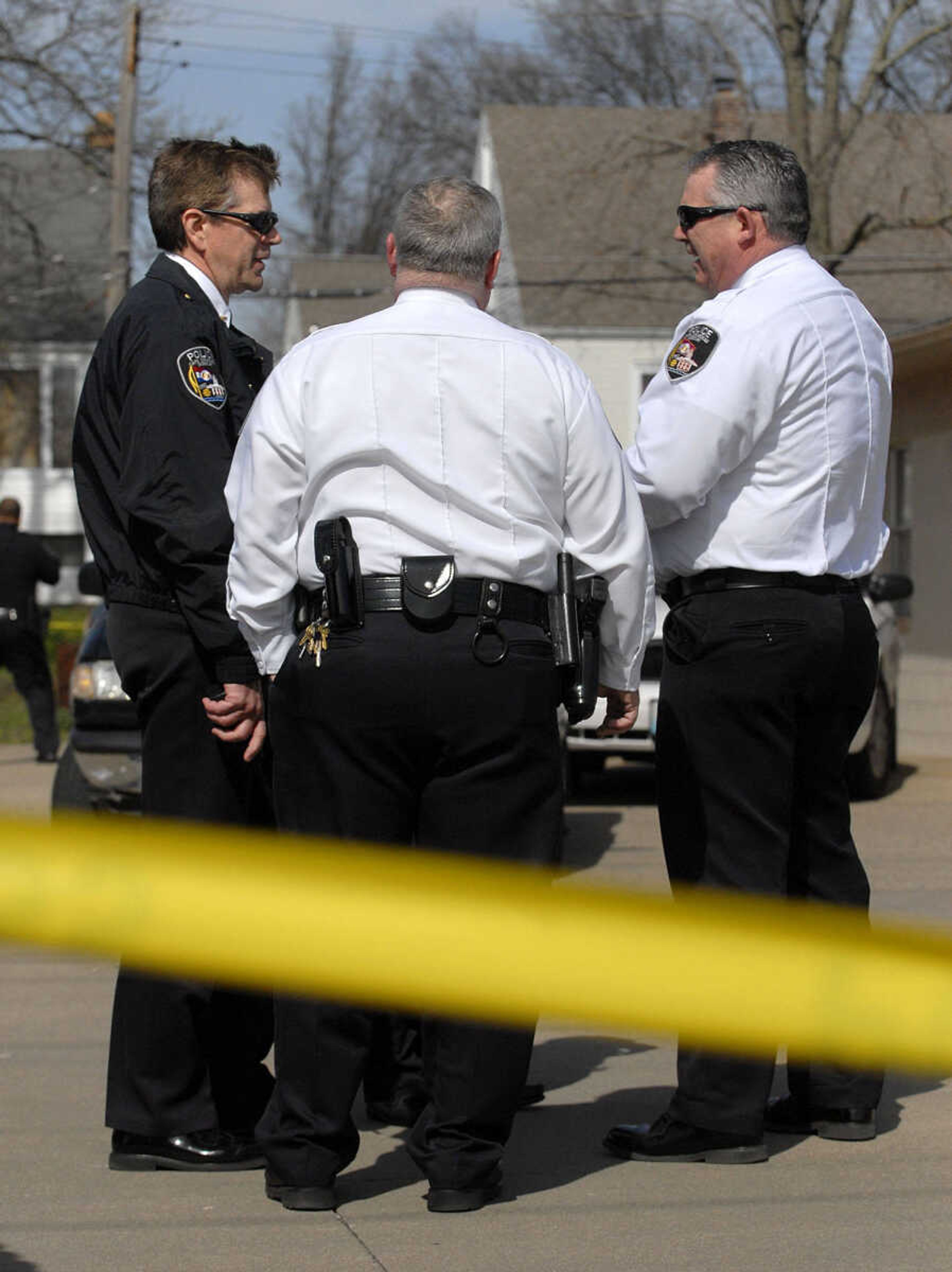 LAURA SIMON ~ lsimon@semissourian.com
Cape Girardeau Police Chief Carl Kinnison, left, and assistant chief Roger Fields work the scene of a victim of a self-inflicted gun shot wound outside Dan's Key and Lock Tuesday afternoon, March 6, 2012. Police say the man is a suspect in a Sunday assault along Cape LaCroix Recreational Trail.