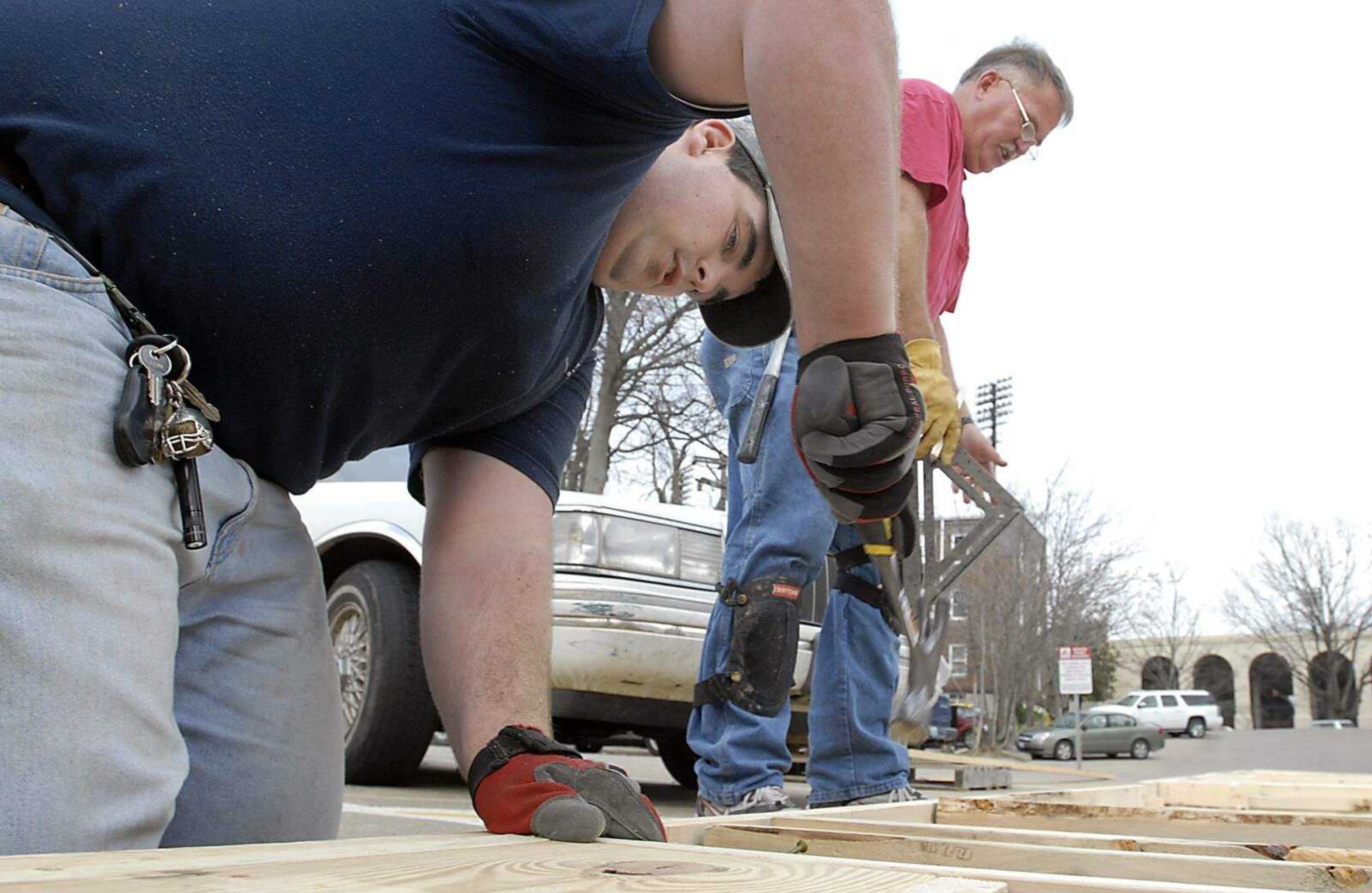 KIT DOYLE ~ kdoyle@semissourian.com
Tom Murphy, left, 20, and Dave Sanders build a wall Tuesday, March 10, 2009, while preparing a Habitat for Humanity house being built in the Alumni Center parking lot.