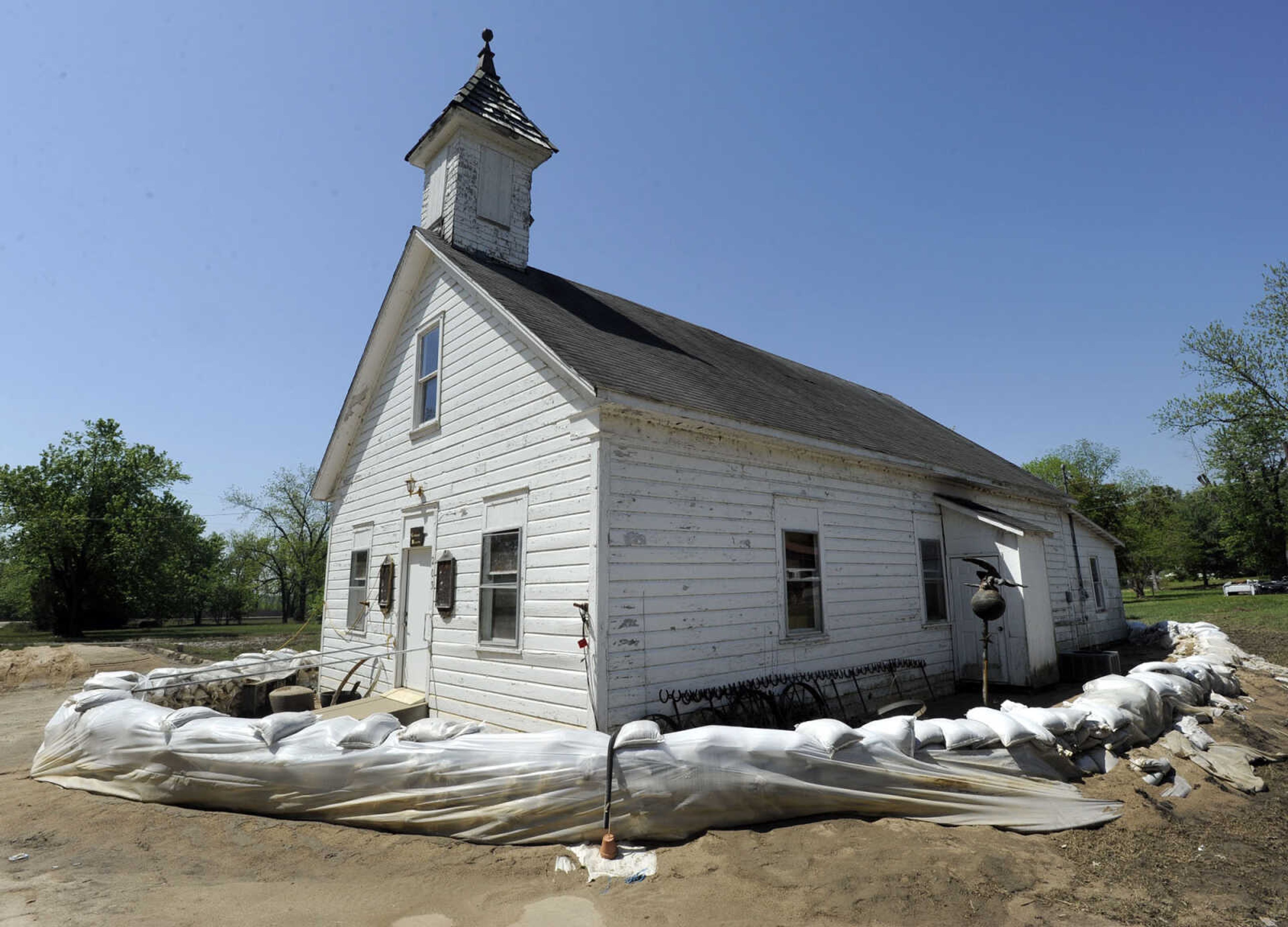 FRED LYNCH ~ flynch@semissourian.com
Mississippi River floodwaters are receding Sunday, May 8, 2011 in Commerce, Mo.