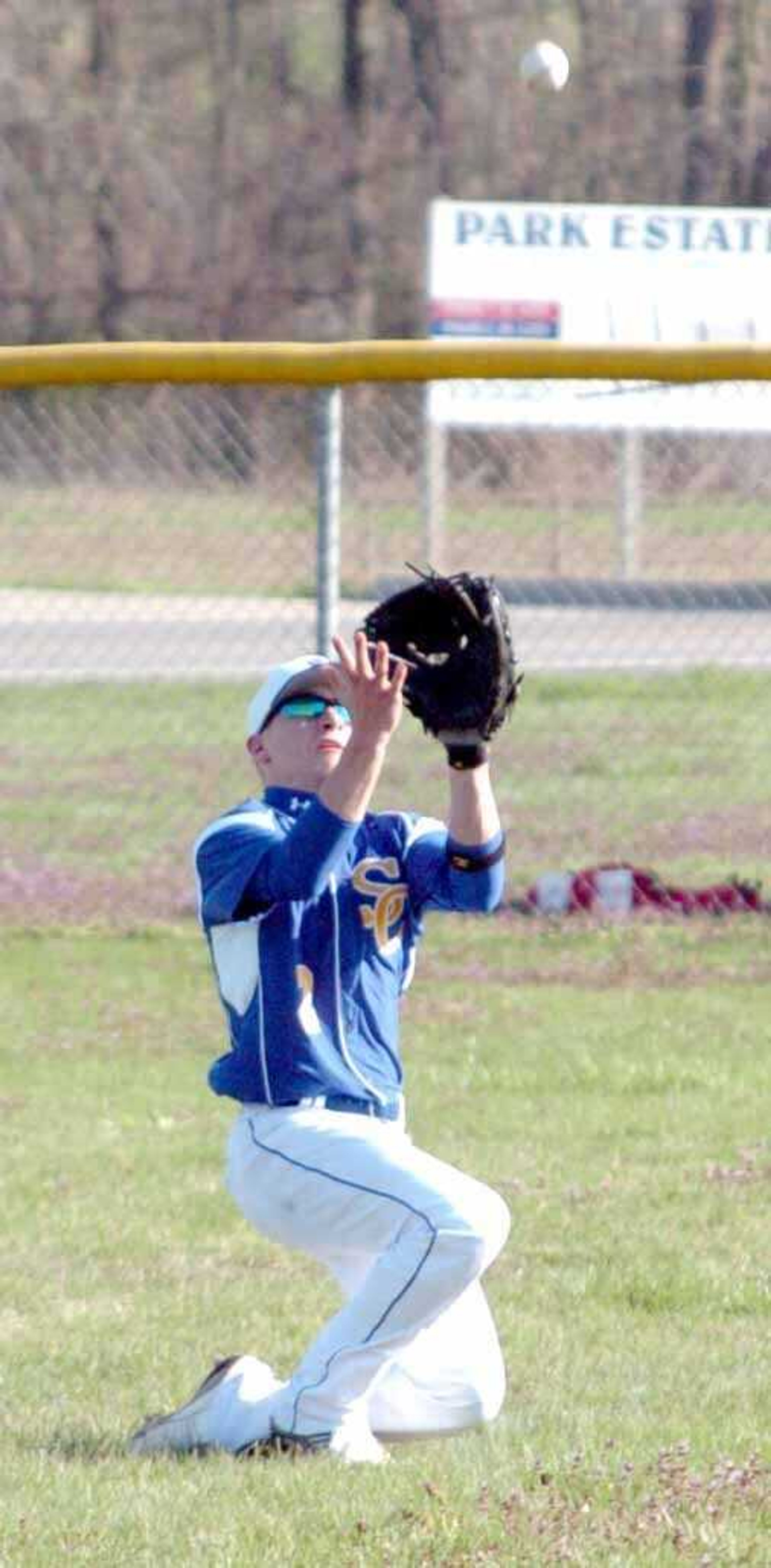 Scott City's Justin Modglin goes to a knee to catch a Sikeston fly ball during their game Tuesday in Scott City. (BRENT SHIPMAN ~ Sikeston Standard Democrat)