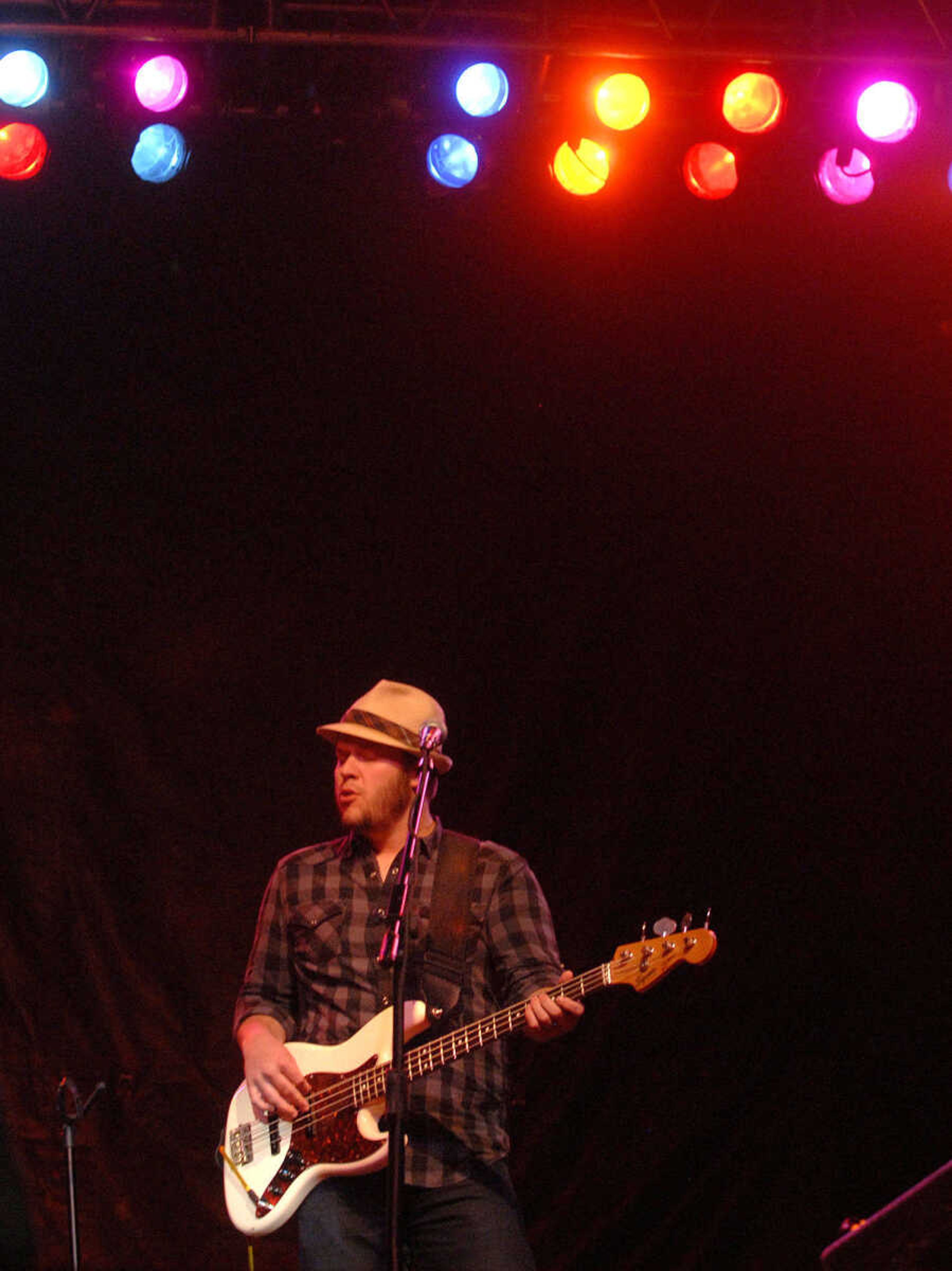 LAURA SIMON ~ lsimon@semissourian.com
Country music singer and Kennett, Mo. native David Nail performs in the grandstand Saturday, September 17, 2011 during the final day of the SEMO District Fair at Arena Park in Cape Girardeau.