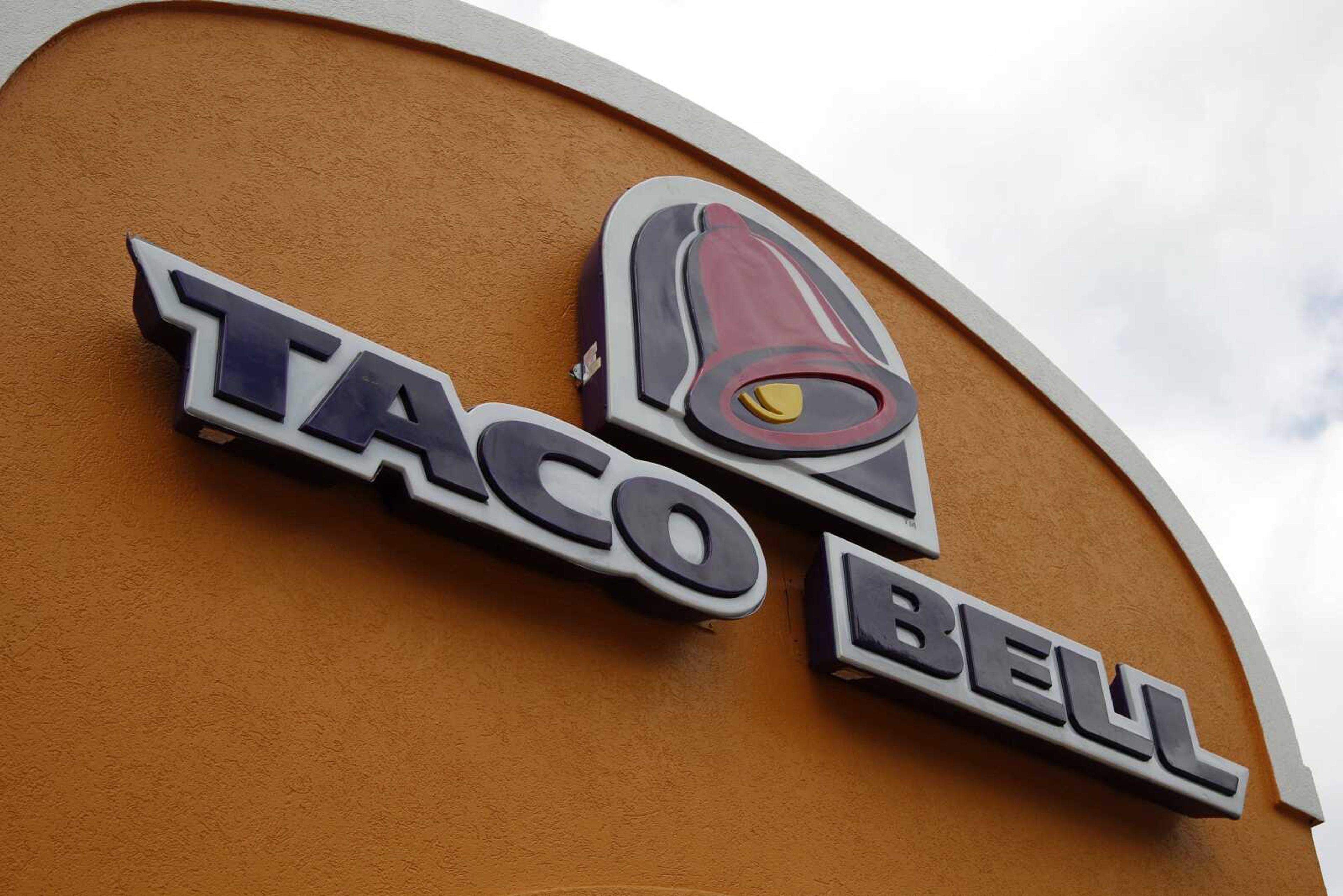 Taco Bell and Pizza Hut say they're getting rid of artificial colors and flavors, making them the latest big food companies scrambling to distance themselves from ingredients people might find unappetizing. (Gene J. Puskar ~ Associated Press)