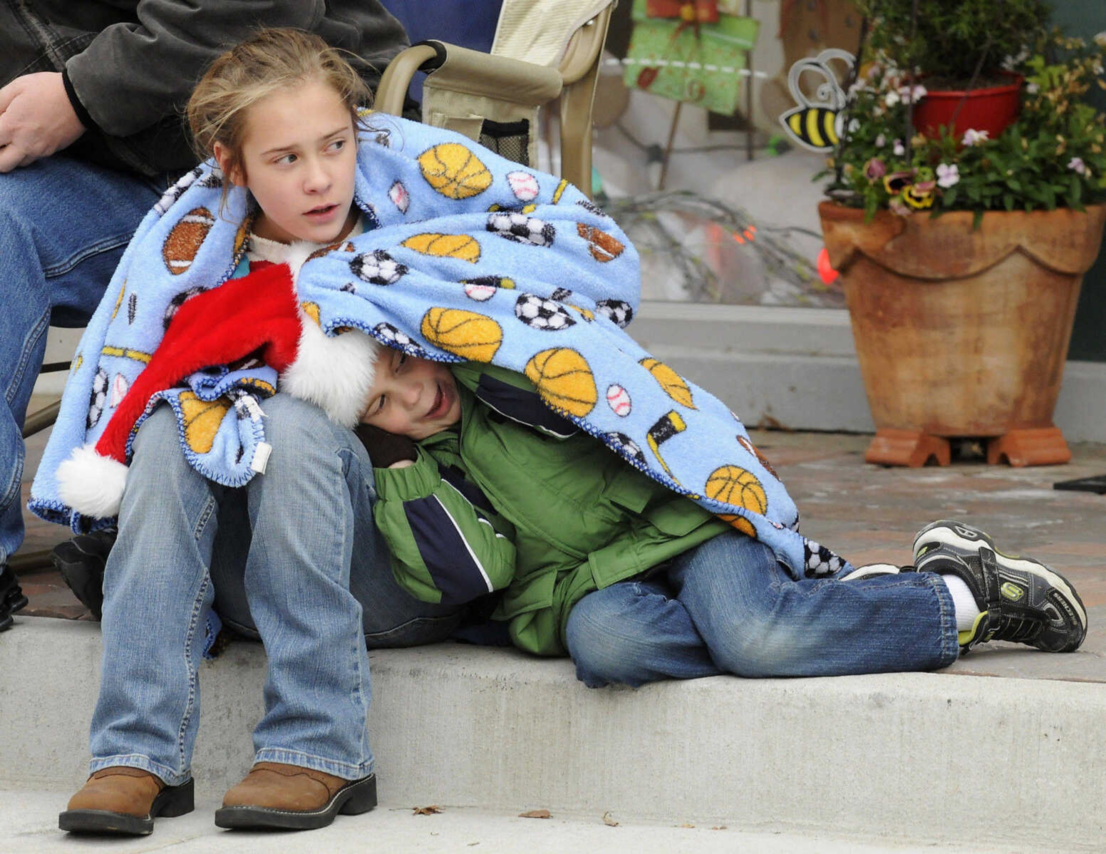 KRISTIN EBERTS ~ keberts@semissourian.com

Mikelle Culbreth, 12, and Nathan Culbreth, 6, keep warm during the Jackson Christmas Parade on Saturday, Dec. 4, 2010, in downtown Jackson.