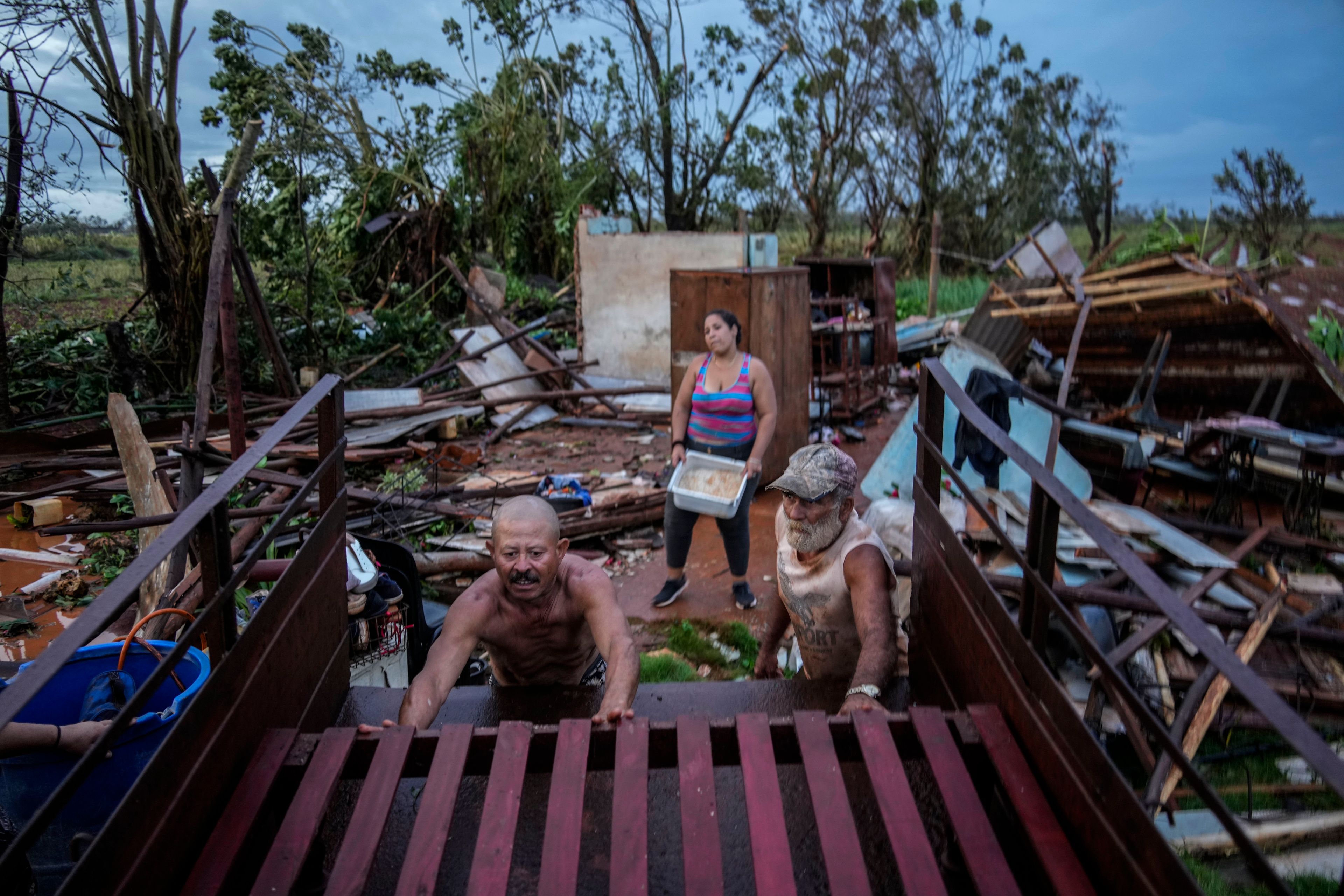 People recover belongings from their houses, which were destroyed by Hurricane Rafael, in Alquizar, Cuba, Thursday, Nov. 7, 2024. (AP Photo/Ramon Espinosa)