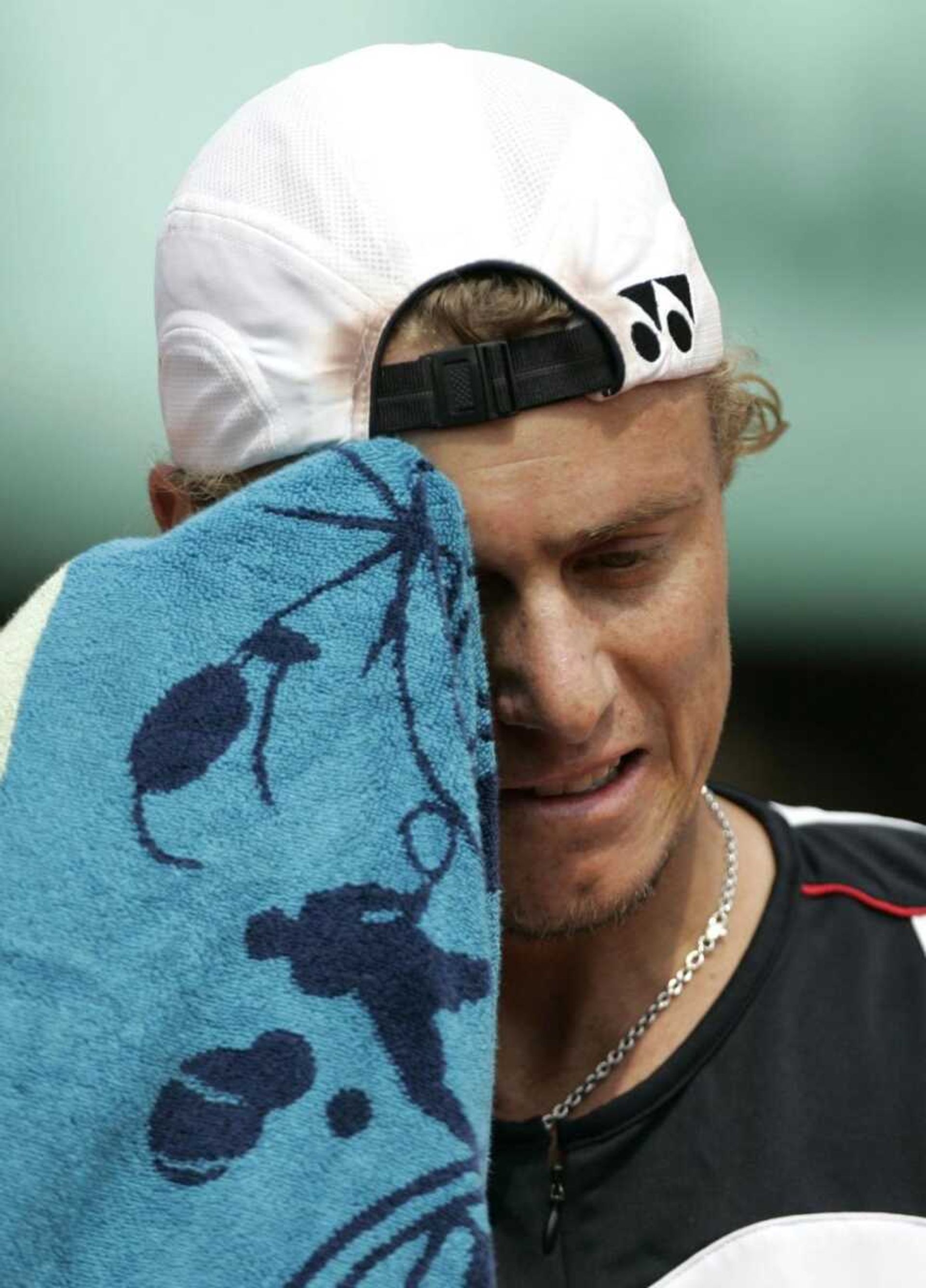 Lleyton Hewitt wiped his face during his straight-set loss to Rafael Nadal.