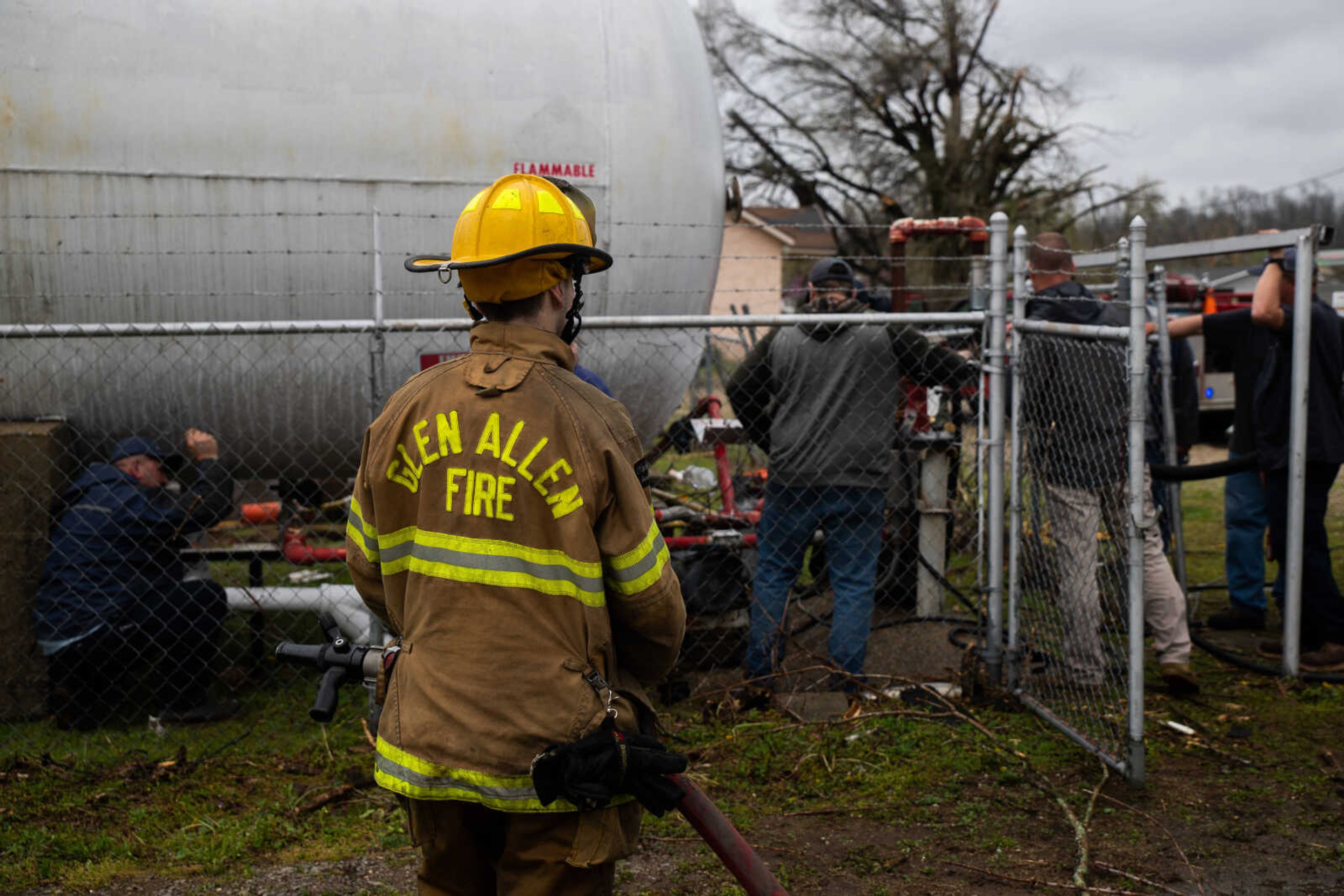 Glen Allen firefighters, M &amp; G Gas and&nbsp;the Missouri Propane Safety Commission work together to contain a leaking propane tank.