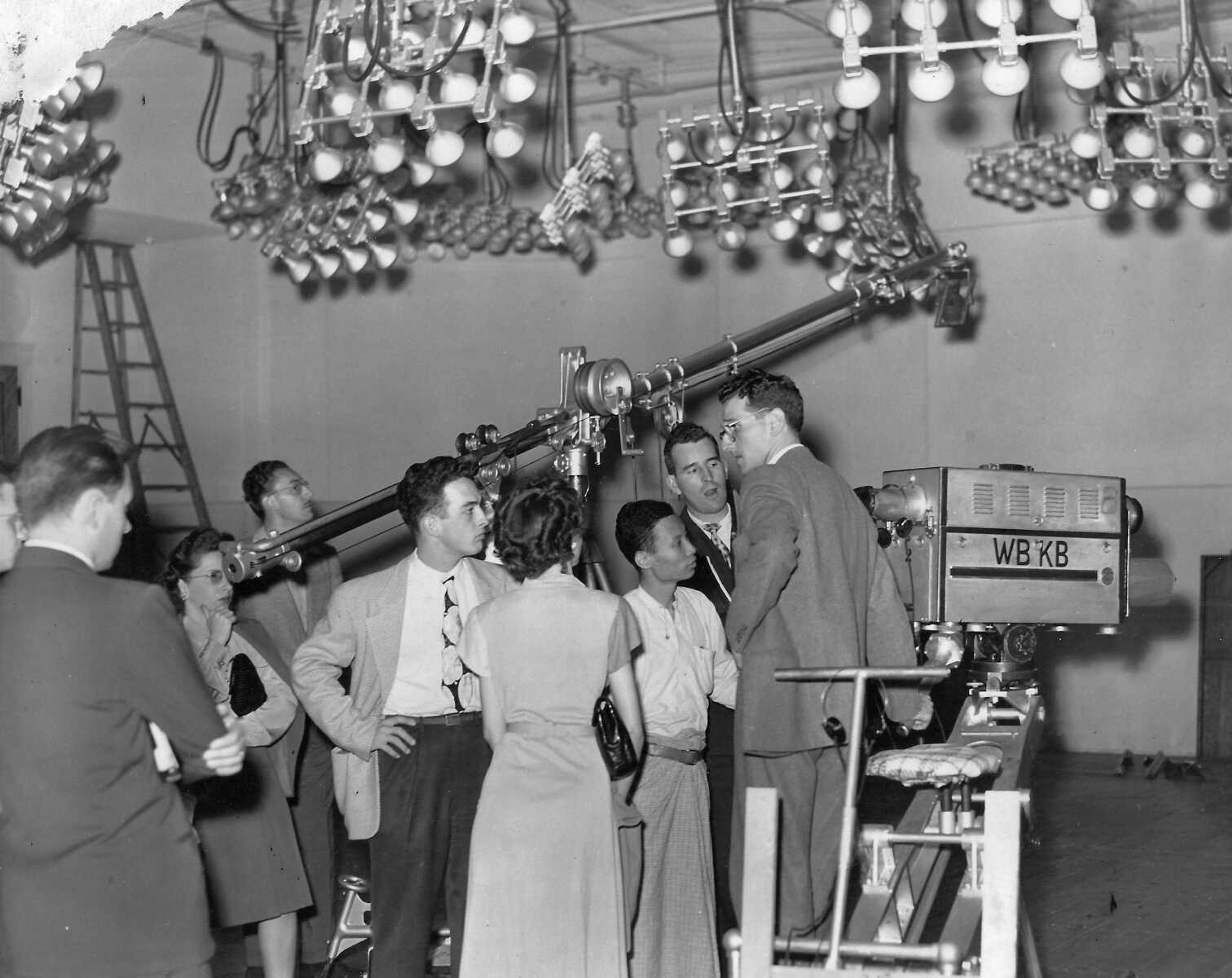 Morton Tuller, right with glasses, gives a tour in 1947 of the WBKB television studio in Chicago. (Associated Press)