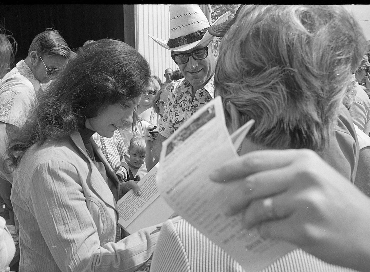 From the Morgue: Coal miner's daughter and a baby buffalo: Loretta Lynn helps open 5H Ranch