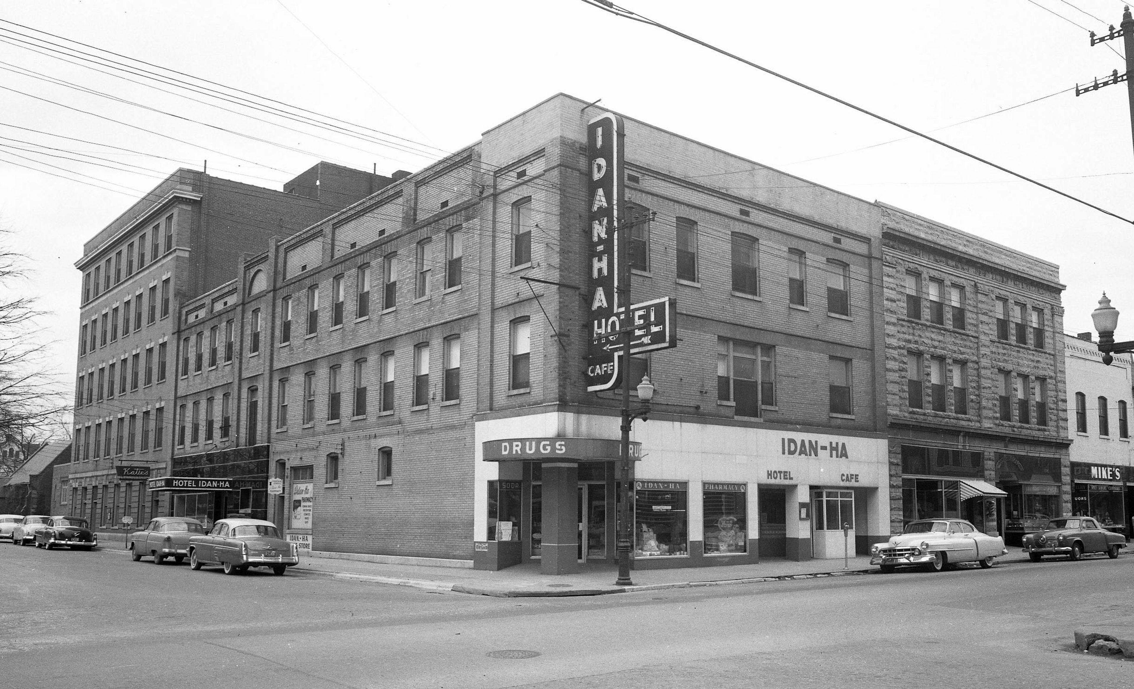 The Idan-Ha Hotel was at the southwest corner of Broadway and Fountain Street in Cape Girardeau, circa 1950s.