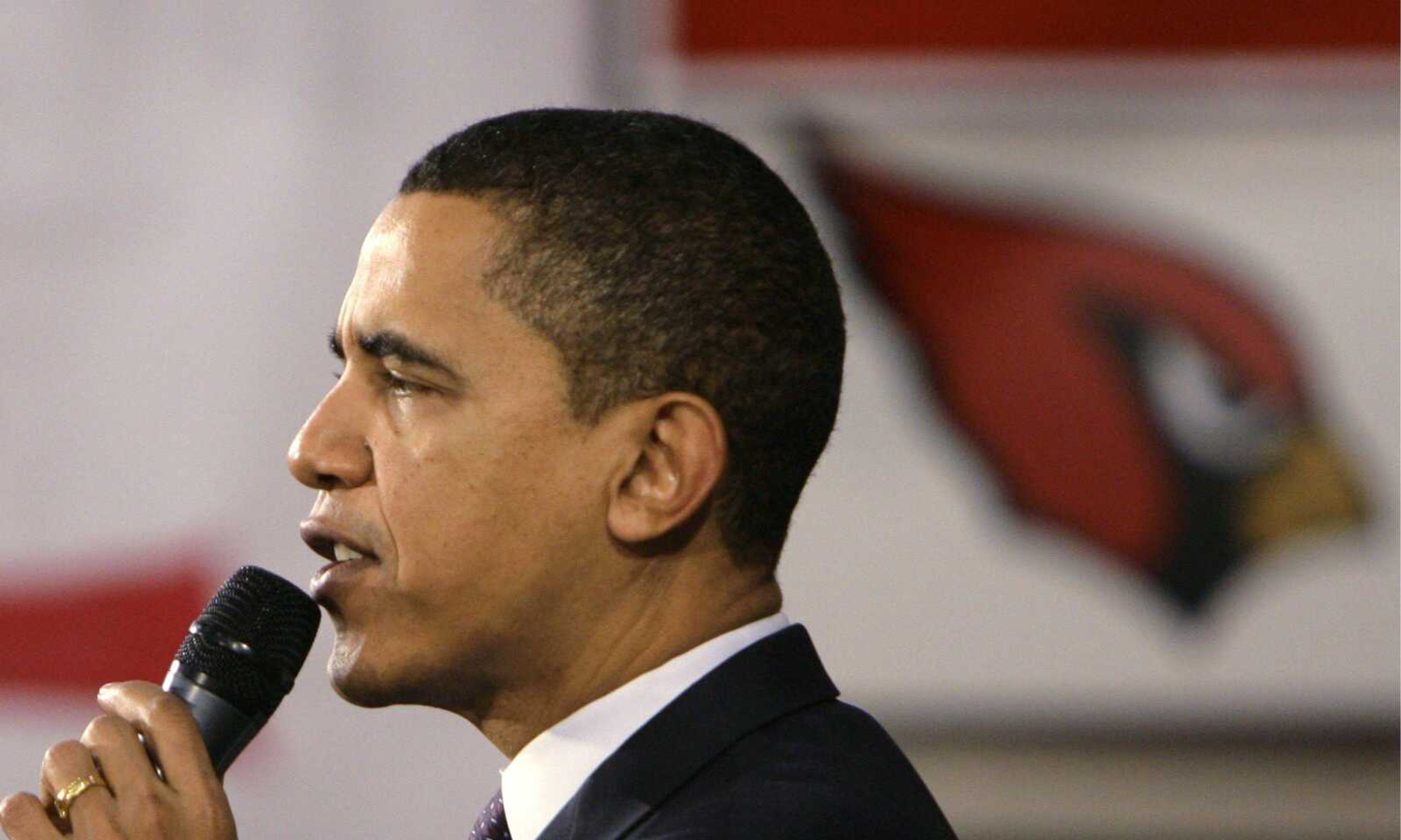 Democratic presidential hopeful Sen. Barack Obama D-Ill., speaks at a rally Monday, Jan. 7, 2008, in  Claremont, N.H.  (AP Photo/M. Spencer Green)