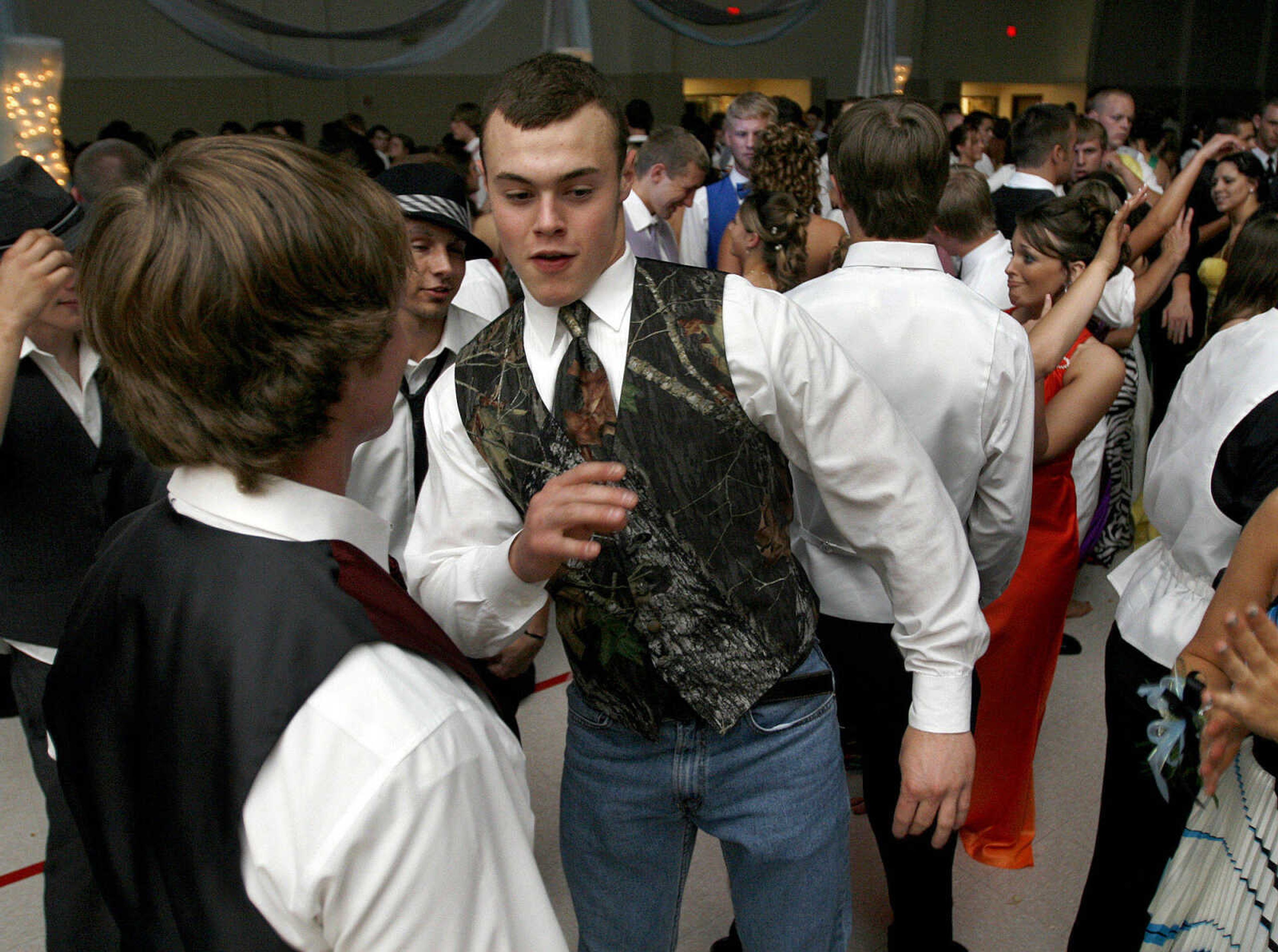 ELIZABETH DODD ~ edodd@semissourian.com
Photos from the 2009 Jackson High School Prom May 9 at the Osage Center.