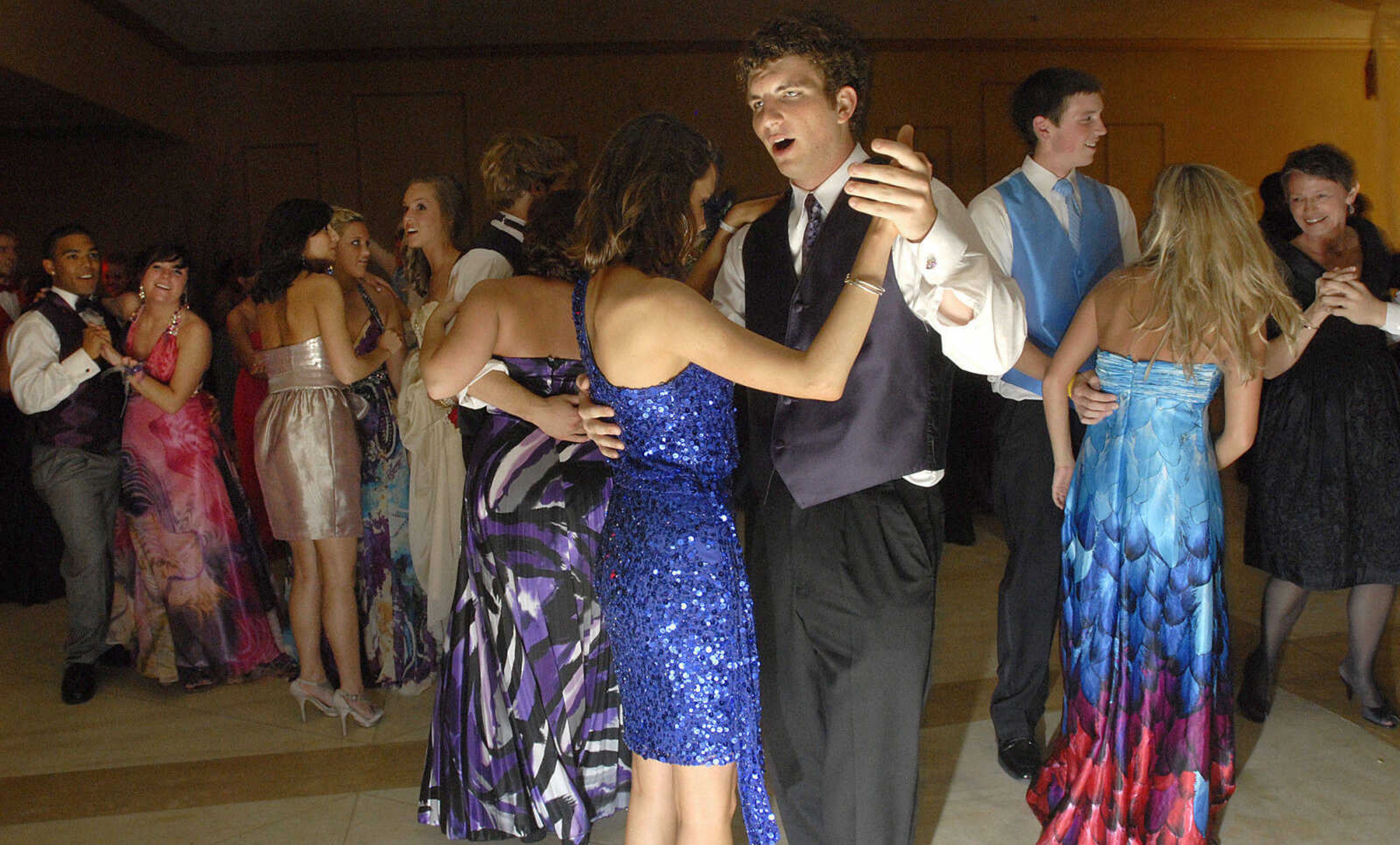 LAURA SIMON~lsimon@semissourian.com
Cape Central High School "Arabian Nights" Prom May 1, 2010.