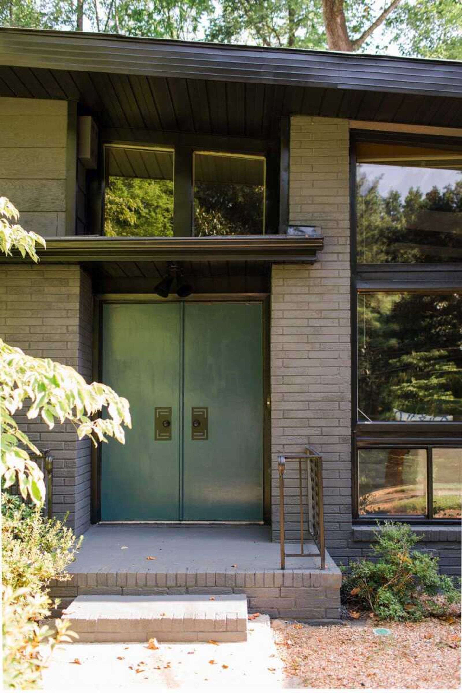 In this photo provided by Brian Patrick Flynn, distinctive color and hardware elevate the style of this front door and offer a fun contrast to the simple, clean lines of this front entryway, designed by Brian Patrick Flynn (Rustic White Photography/Brian Patrick Flynn via AP)