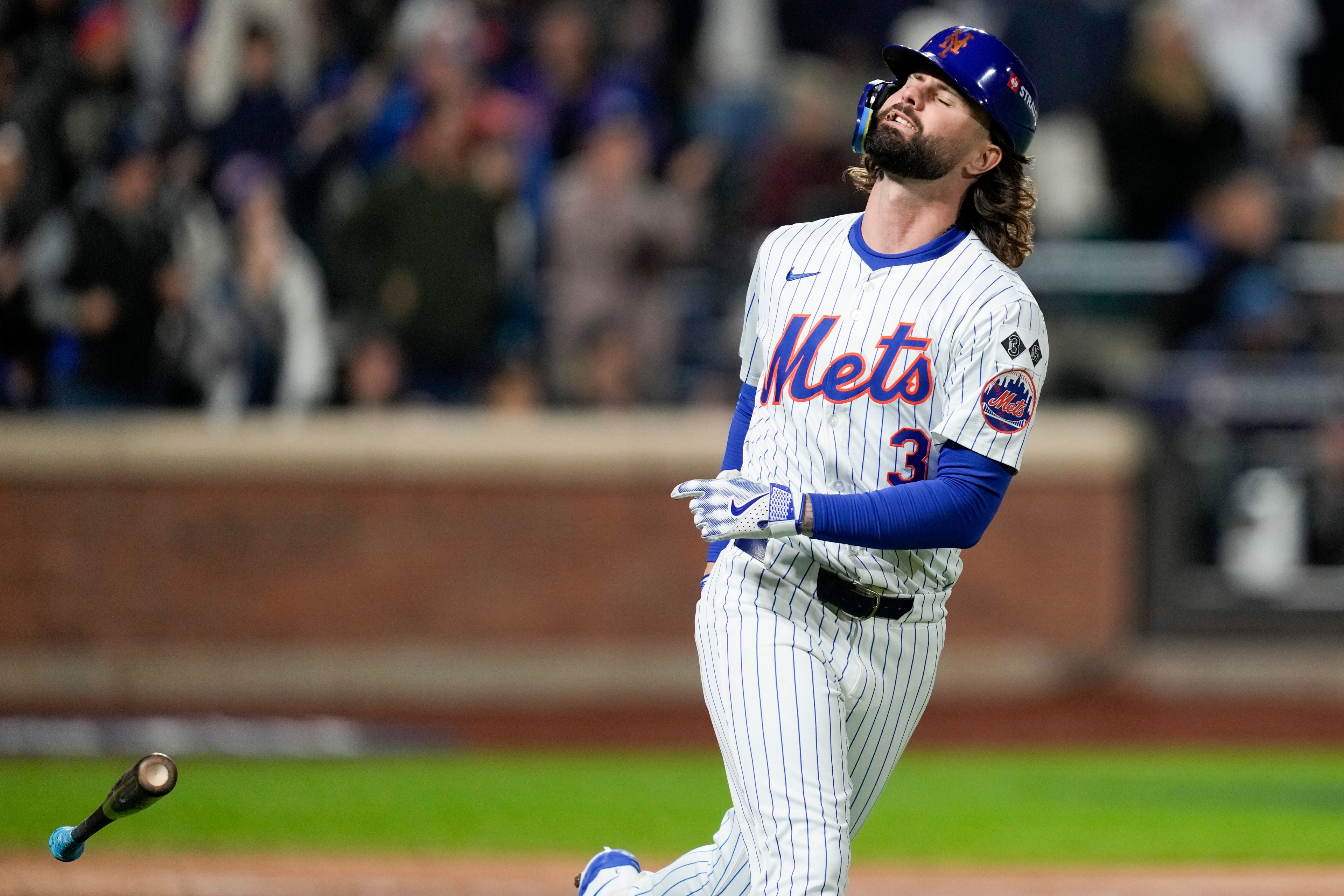 New York Mets' Jesse Winker reacts after flying out against the Los Angeles Dodgers during the sixth inning in Game 4 of a baseball NL Championship Series, Thursday, Oct. 17, 2024, in New York. (AP Photo/Ashley Landis)