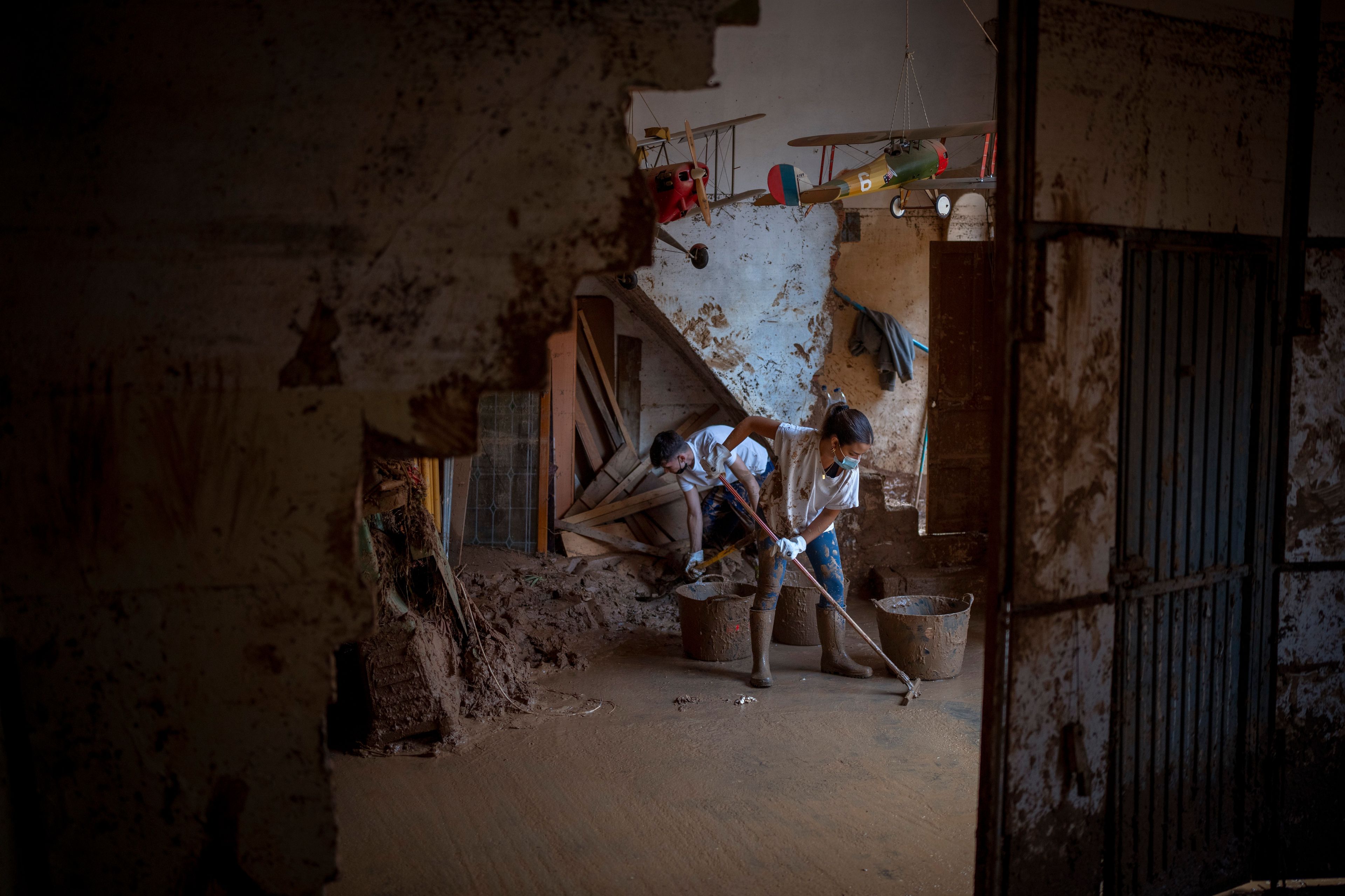 Volunteers clean the mud of Vero Almarche's house badly affected by flooding in Masanasa, Valencia, Spain, Wednesday, Nov. 6, 2024. (AP Photo/Emilio Morenatti)