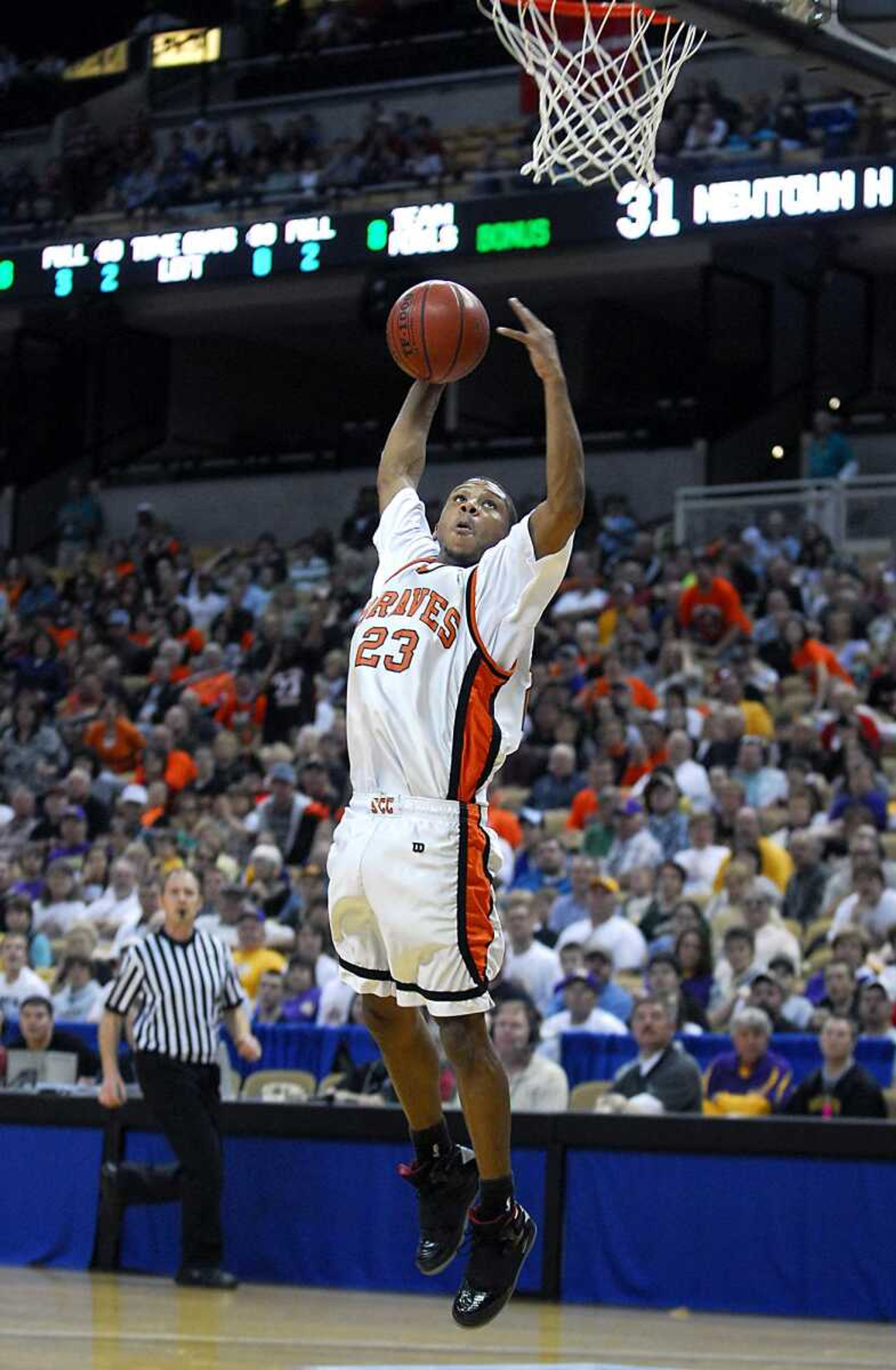 KIT DOYLE ~ kdoyle@semissourian.com
Braves senior Drew Thomas takes off for a dunk Saturday, March 21, 2009, in the Class 1 state championship at Mizzou Arena in Columbia.  Thomas finished with 29 points.