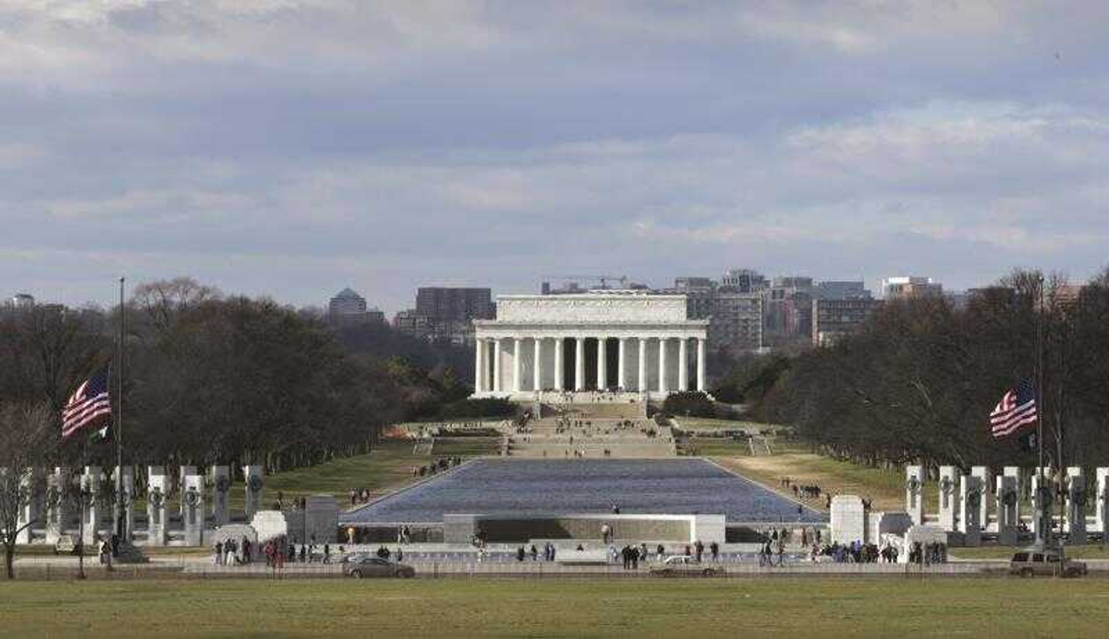 A view of the Lincoln and World War II memorials in Washington on Wednesday. The funeral procession for former President Gerald Ford is expected to pass by the World War II Memorial and stop for a brief moment. (Lawrence Jackson ~ Associated Press)