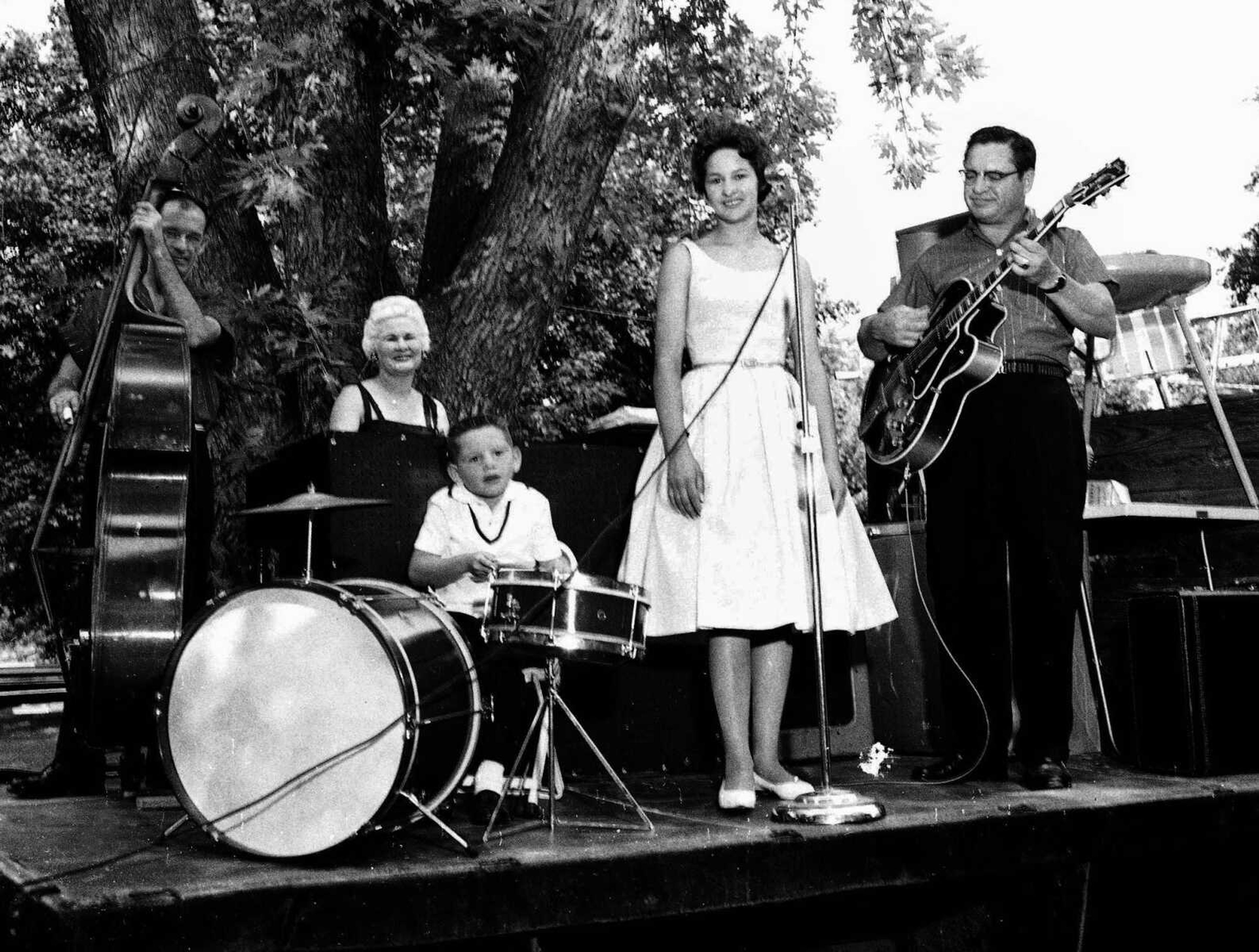 That's Eddie Keys playing guitar on the right probably during the early 1960s. Can anyone identify the rest of the members of his band? Bunny Waddell wrote: "Vi Keys is at the piano." Colleen Keys wrote: "Hello, I was notified of this picture that you were trying to ID the other band members. The guitar player is Eddie Keys, his wife Vi Keys is playing piano, son Eddie Keys is playing drums, daughter ViAnn Keys is singing. My husband, 'young' Eddie, is trying to find out who the bass player is. Love the picture."