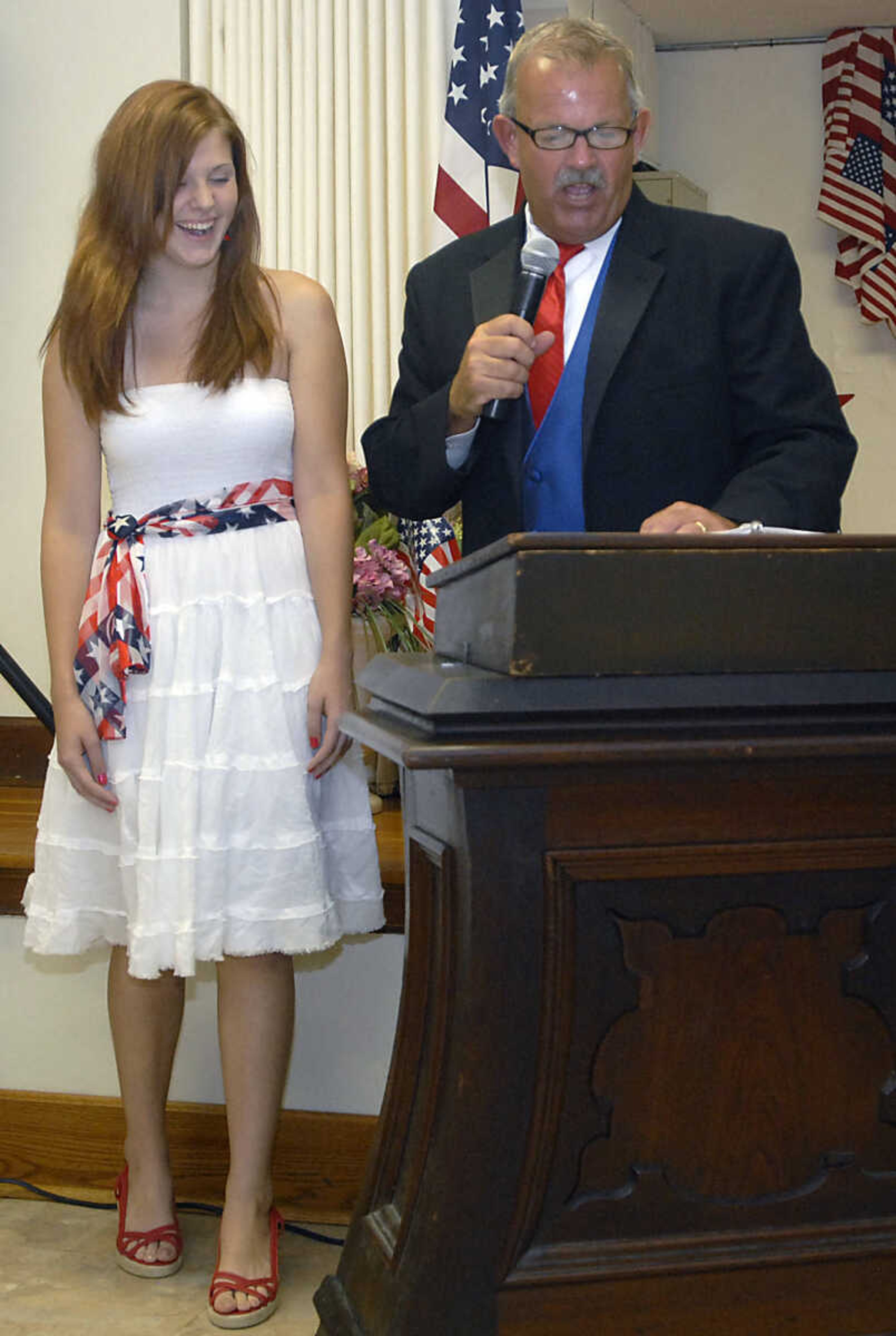 KIT DOYLE ~ kdoyle@semissourian.com
Tabitha Pittman laughs with Kirk Williams while answering questions in the 2009 Jackson Miss Homecomers Queen Pageant.