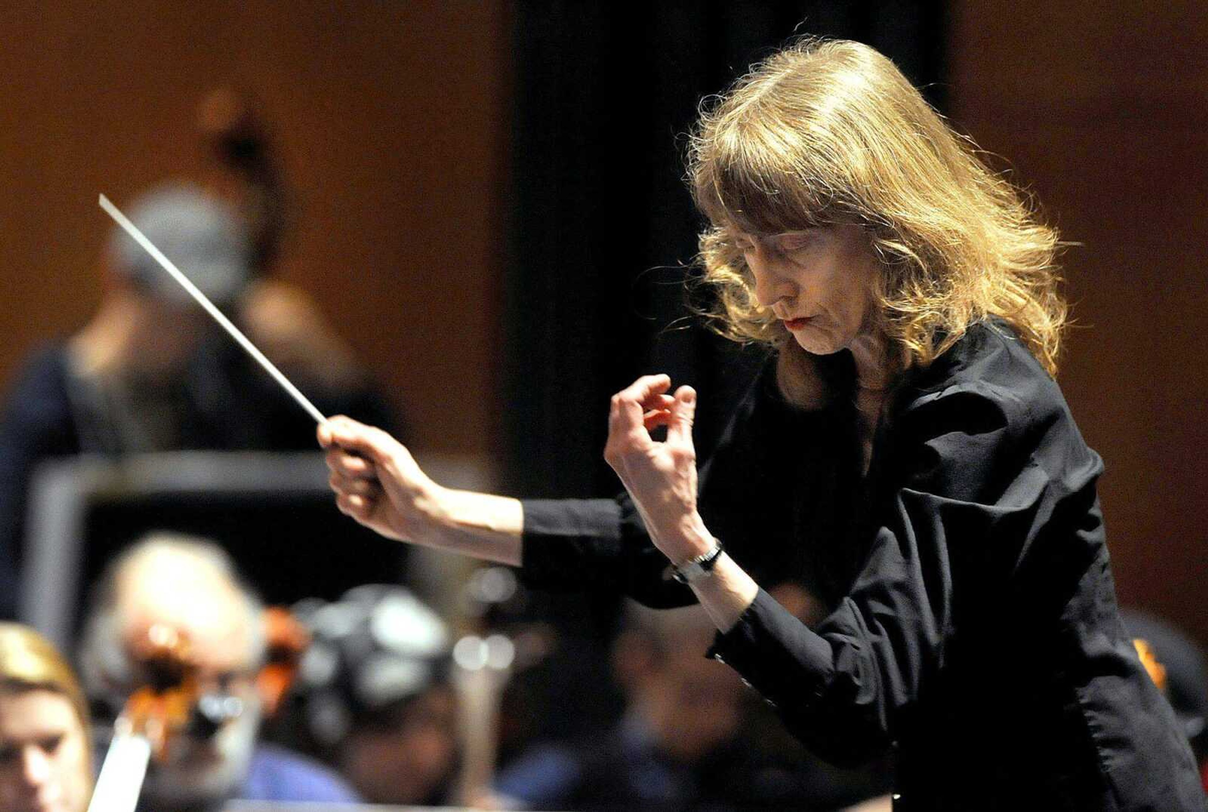 Dr. Sara Edgerton conducts the rehearsal for tonight&#8217;s Symphonic Spectacular in the Bedell Performance Hall on Southeast Missouri State University&#8217;s River Campus. The Southern Illinois Symphony Orchestra will join the Southeast Missouri Symphony Orchestra for the concert. (Laura Simon)