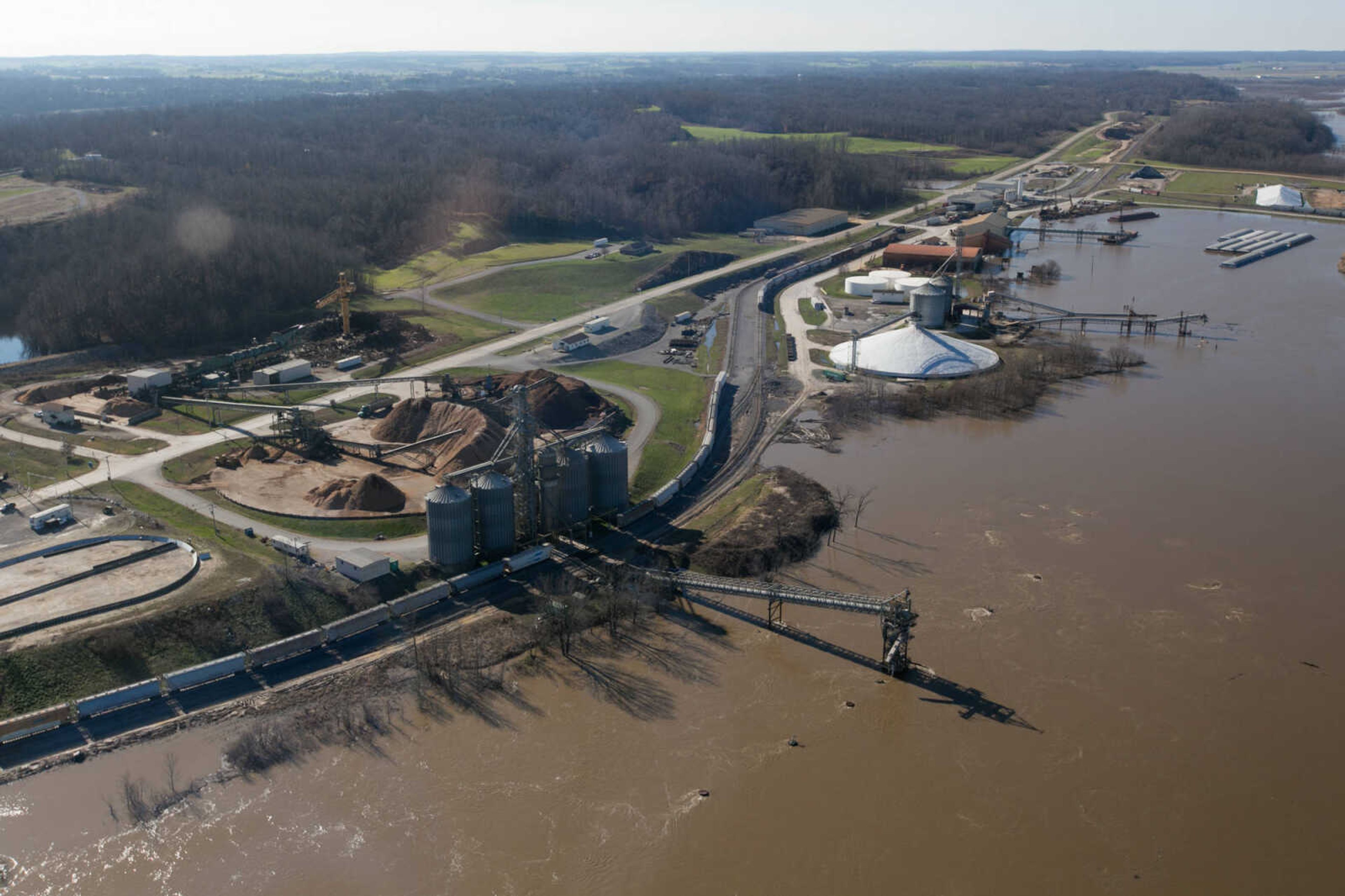 GLENN LANDBERG ~ glandberg@semissourian.com

The Southeast Missouri Regional Port Authority is seen along the banks of the Mississippi River, Saturday, Jan. 2, 2016.