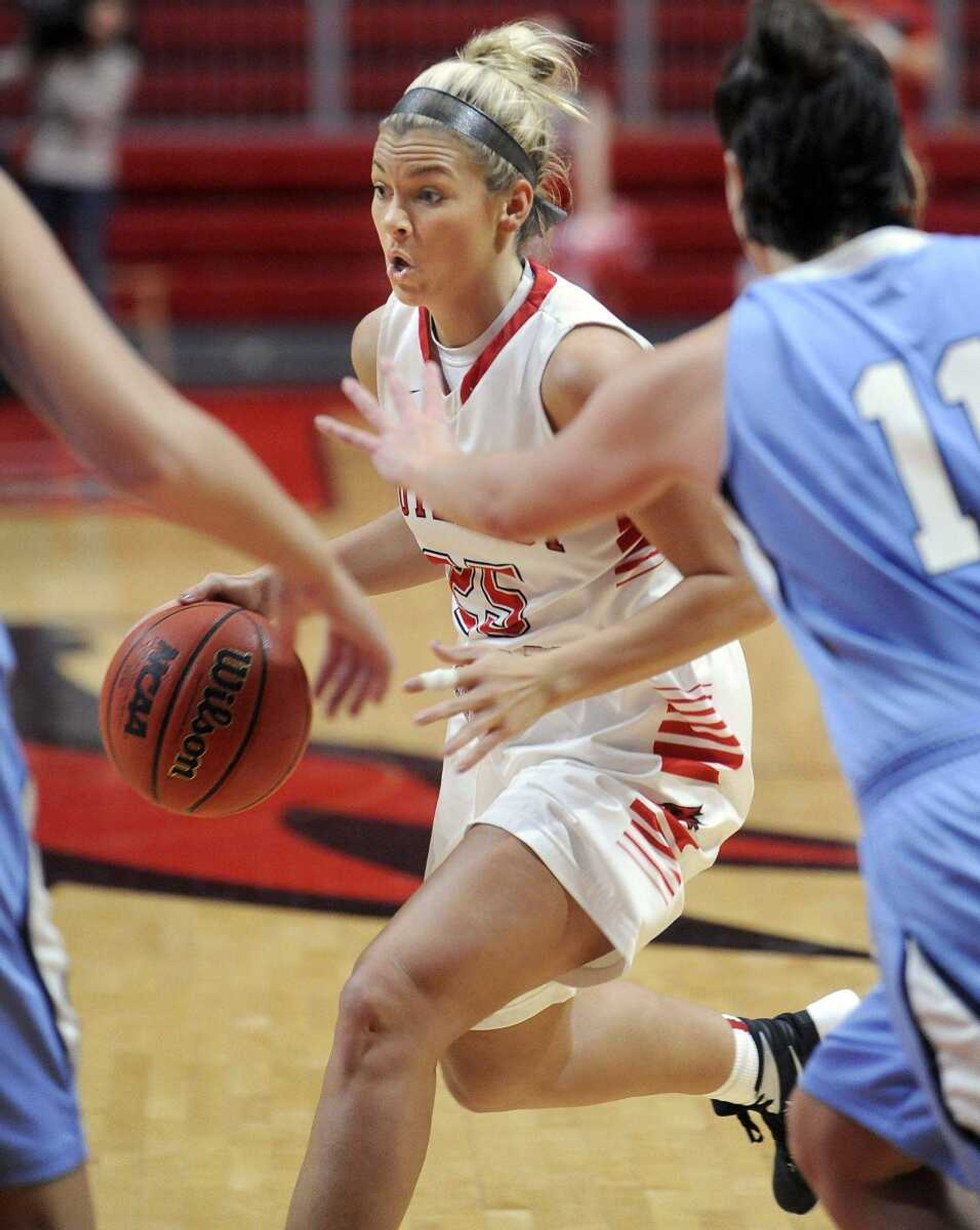 Southeast Missouri State's Hannah Noe drives against Oakland City during the third period Sunday, Nov. 1, 2015 at the Show Me Center. (Fred Lynch)