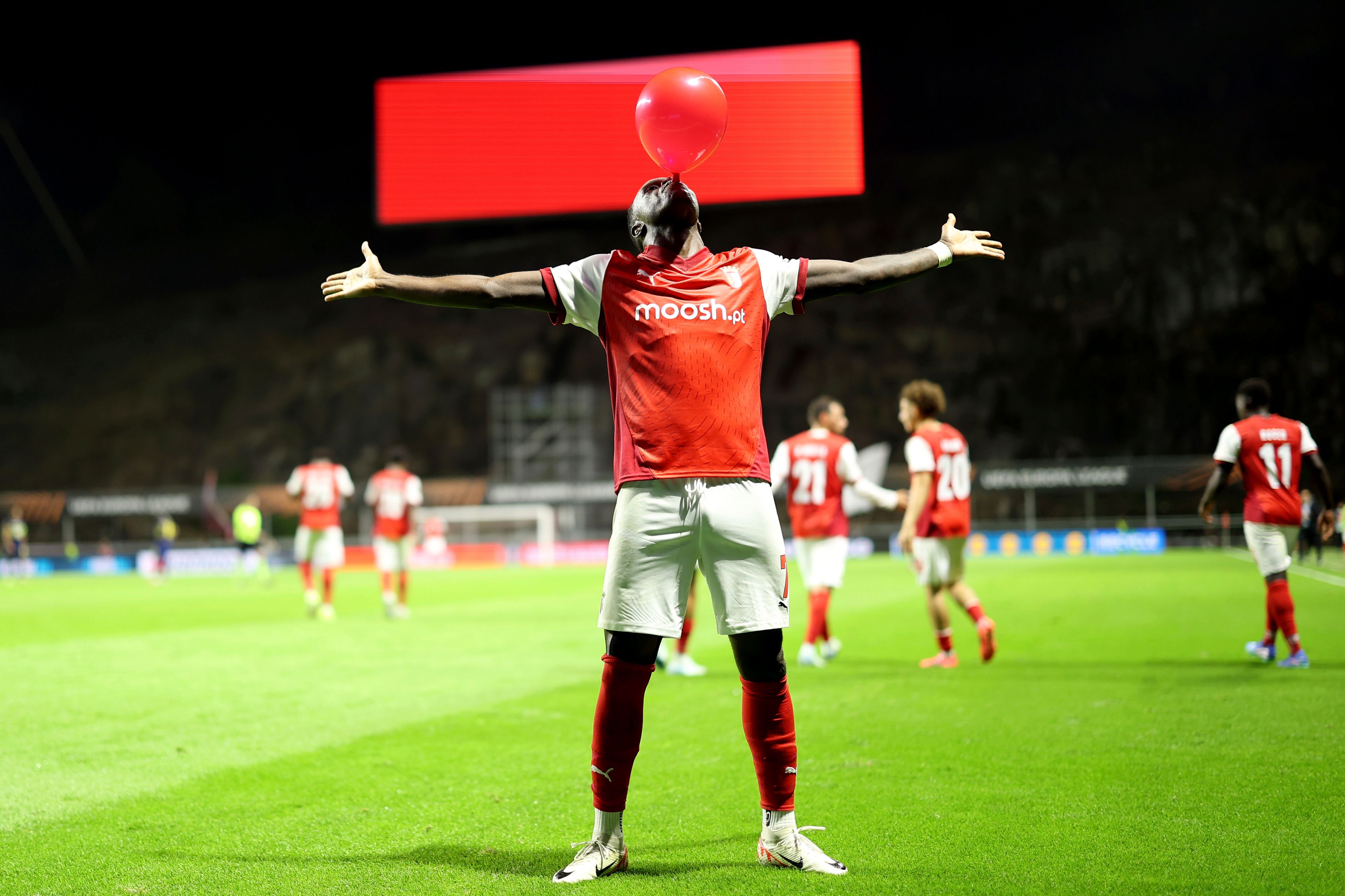 Braga's Bruma celebrates after scoring his side's second goal from the penalty spot during the Europa League opening phase soccer match between SC Braga and Maccabi Tel Aviv at the Municipal stadium in Braga, Portugal, Thursday, Sept. 26, 2024. (AP Photo/Luis Vieira)