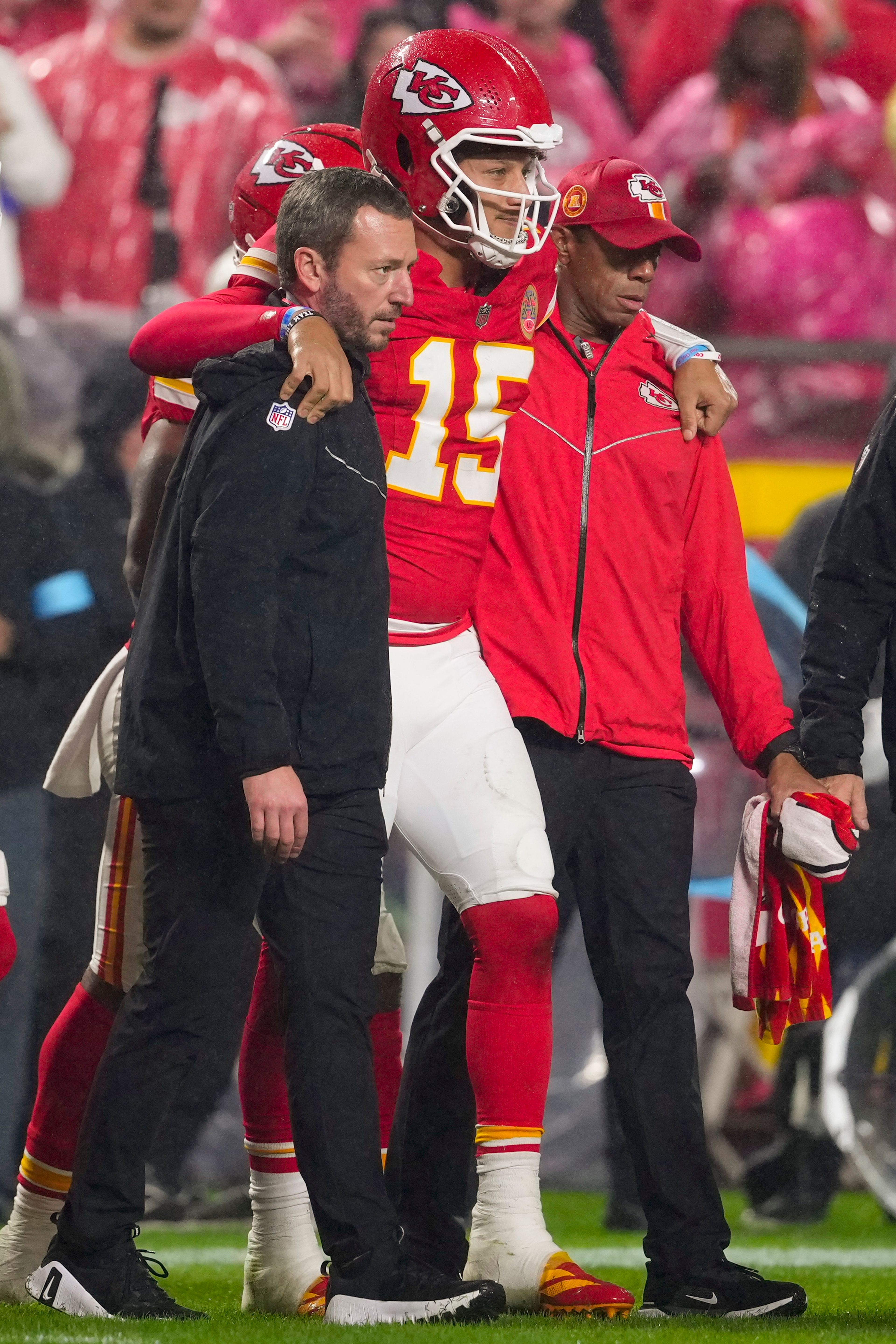 Chiefs' Mahomes practicing as usual 2 days after tweaking his ankle in Monday night win over Bucs