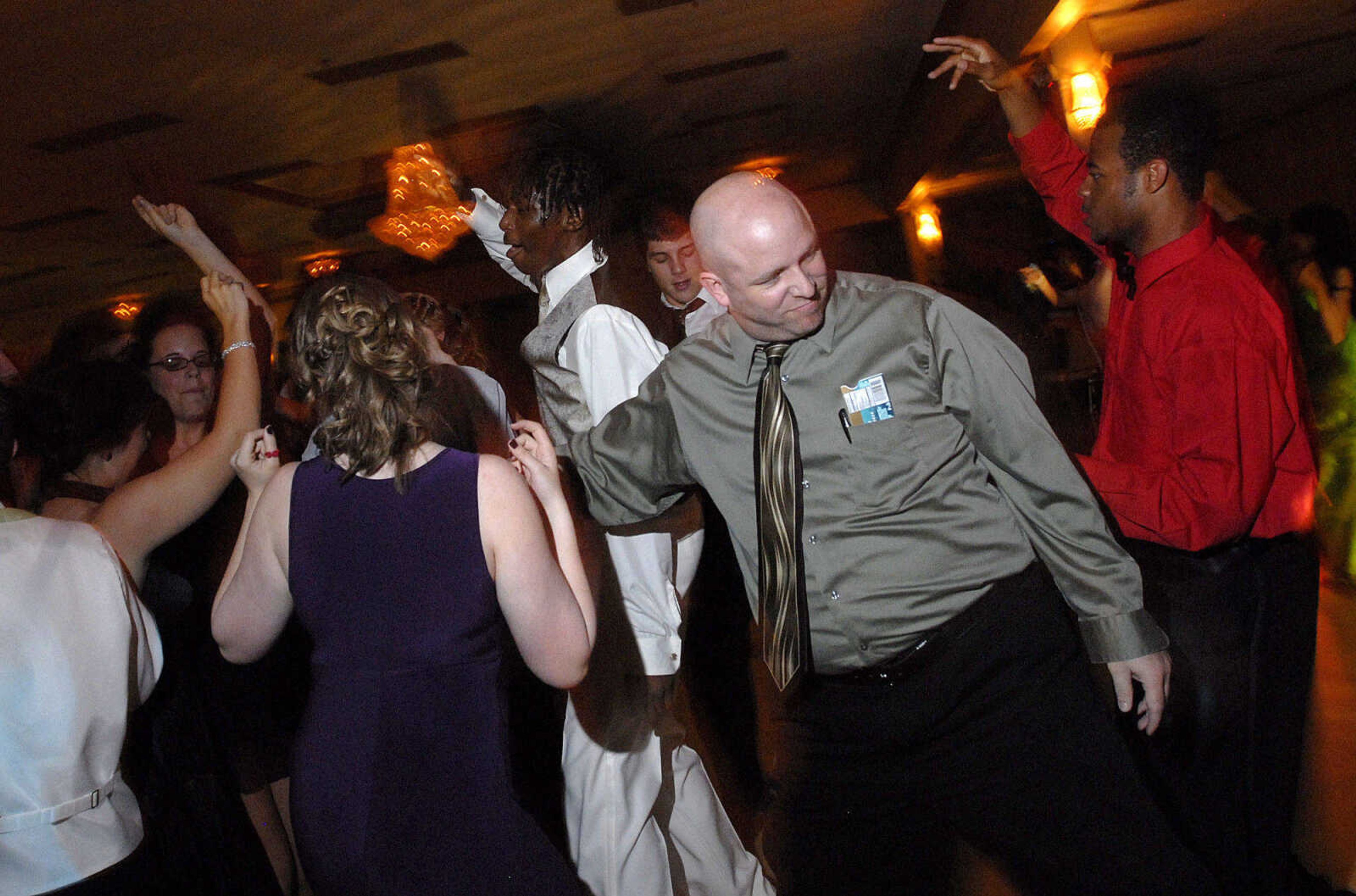 LAURA SIMON~lsimon@semissourian.com
Cape Central High School "Arabian Nights" Prom May 1, 2010.