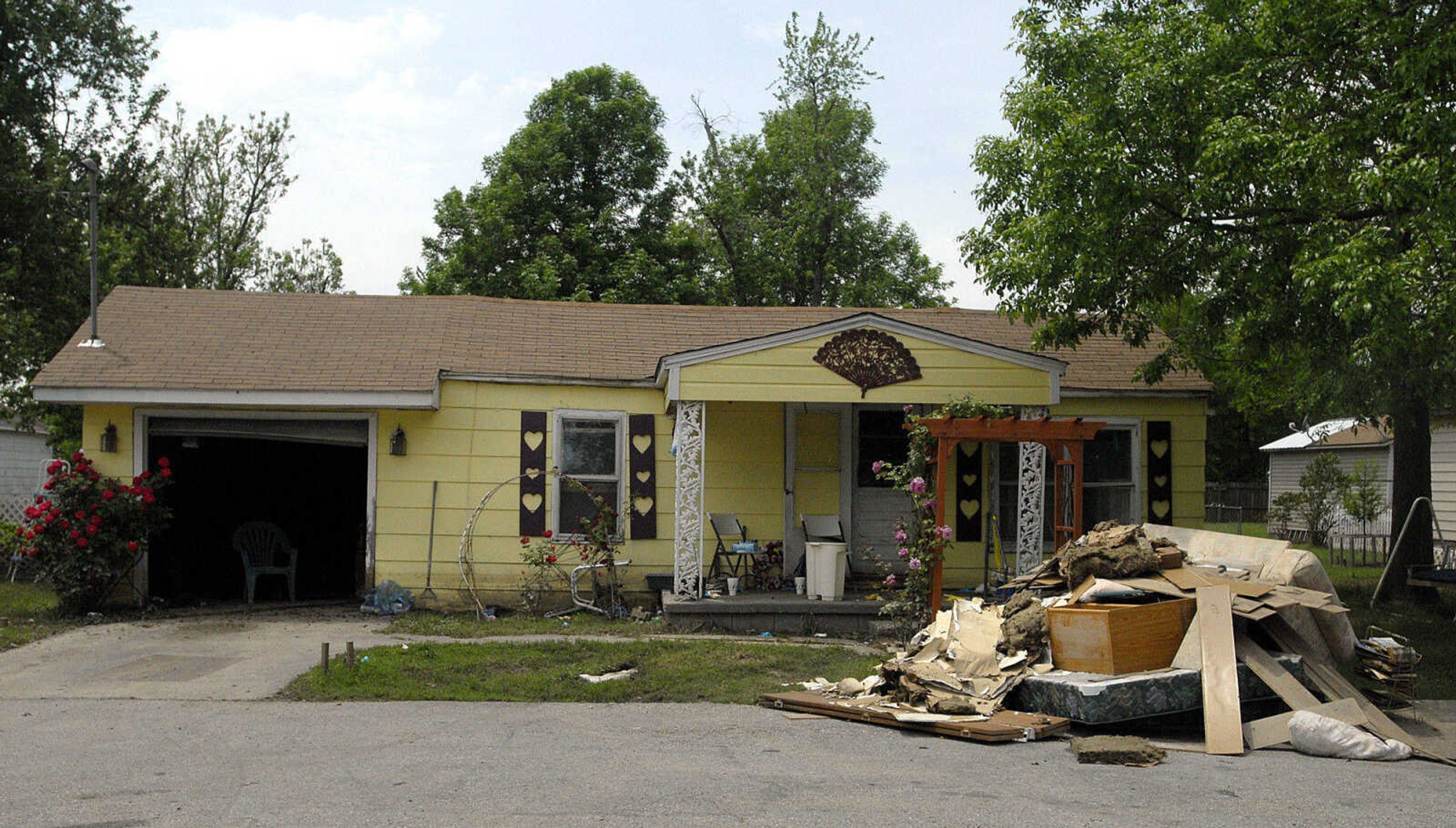 LAURA SIMON~lsimon@semissourian.com
Furniture, toys, floorboards and many other household objects have been removed from many Morehouse, Mo. homes Wednesday, May 11, 2011 as part of the clean-up from the floodwater that blanketed the town.