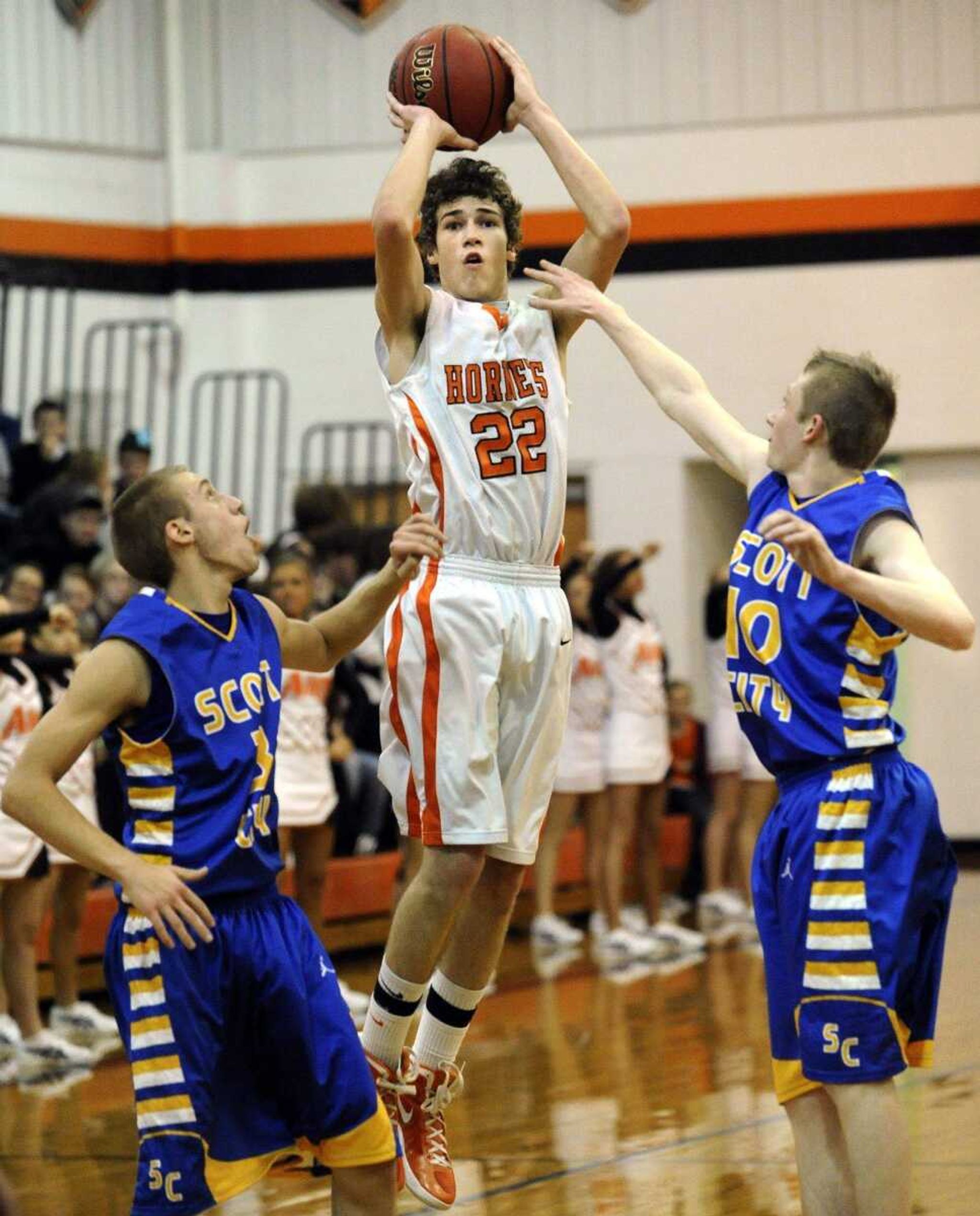 Advance's Hunter Wilson shoots between Scott City's Landon Robert, left, and Jesse Sanders during the first quarter Friday in Advance, Mo. (Fred Lynch)